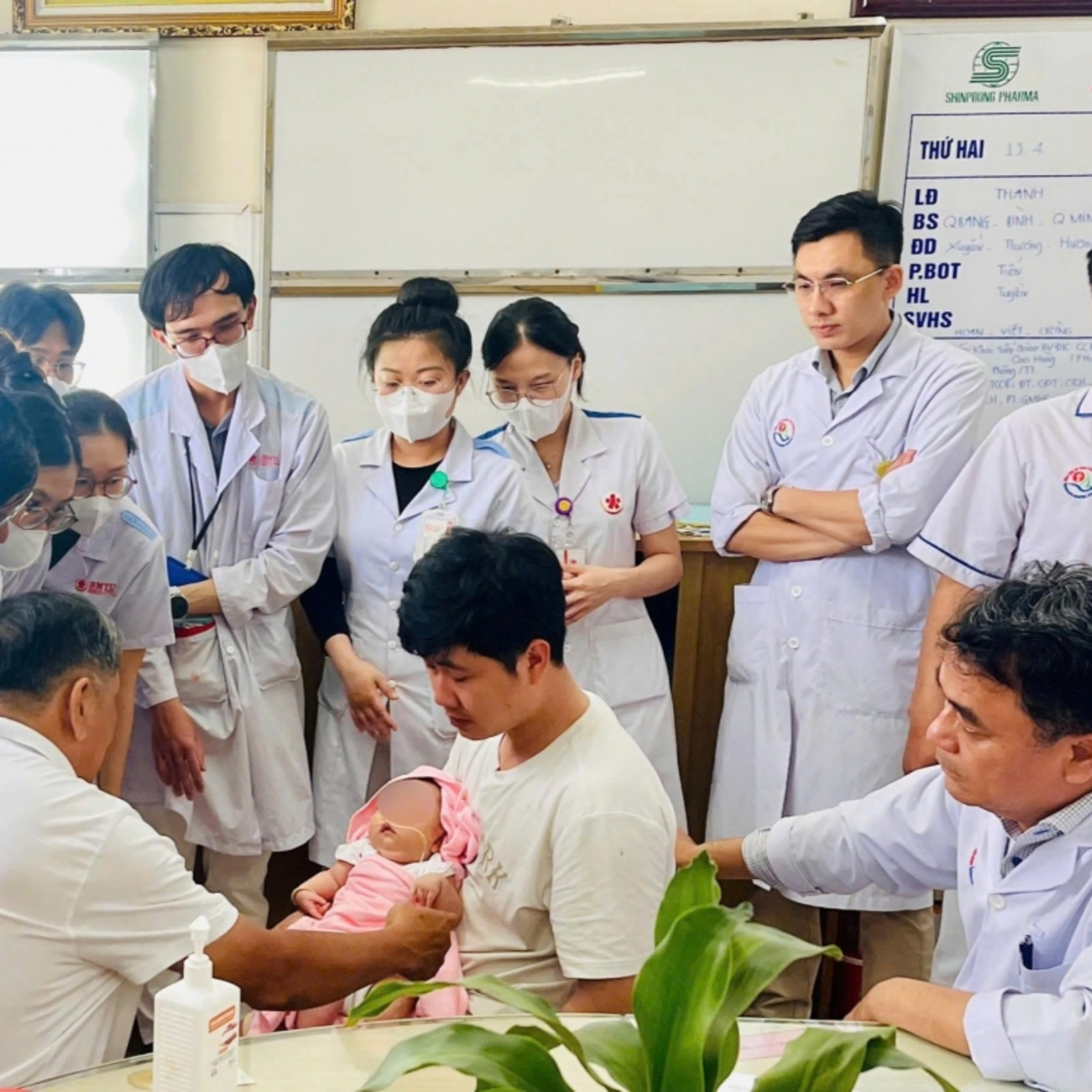 Tin Đời sống & Xã hội - Khánh Hòa hỗ trợ đãi ngộ bác sĩ tối đa 500 triệu đồng