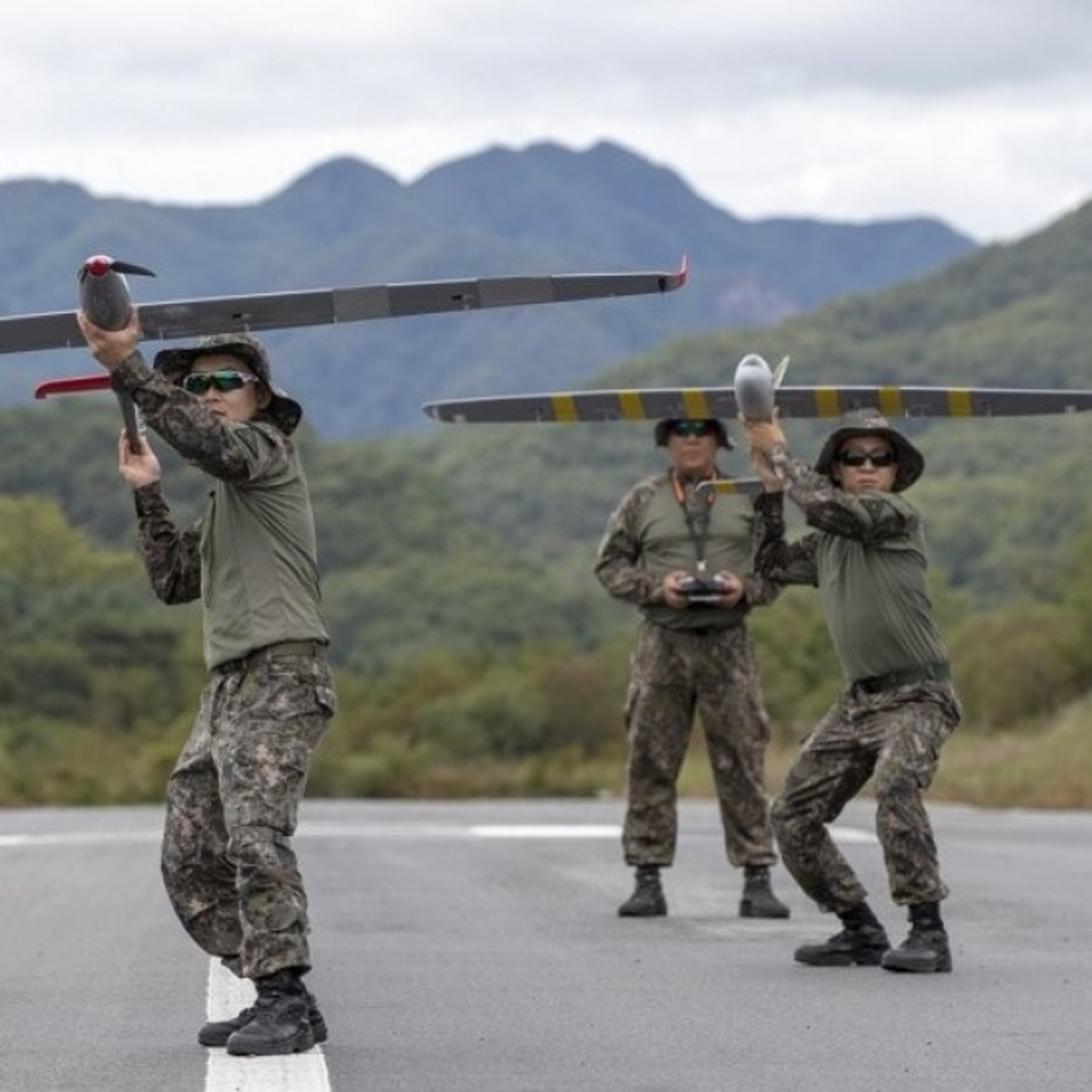 Tin thế giới - Hàn Quốc bắt tay vào phát triển UAV đánh chặn kiểu mới episode artwork