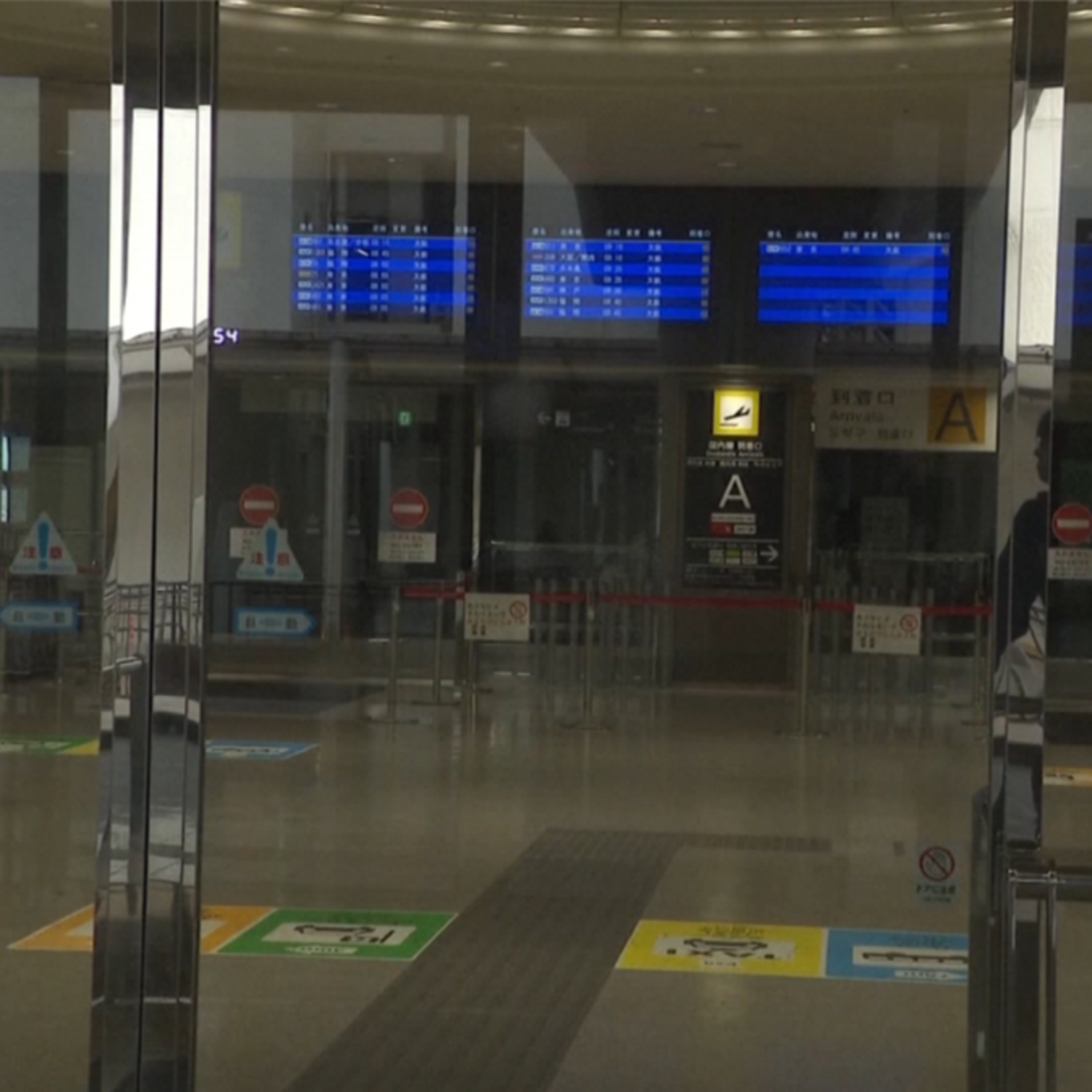 Tin thế giới - Bão Jangmi đổ bộ vào Tokyo khiến hệ thống giao thông tê liệt, hơn 850 chuyến bay bị hủy chuyến
