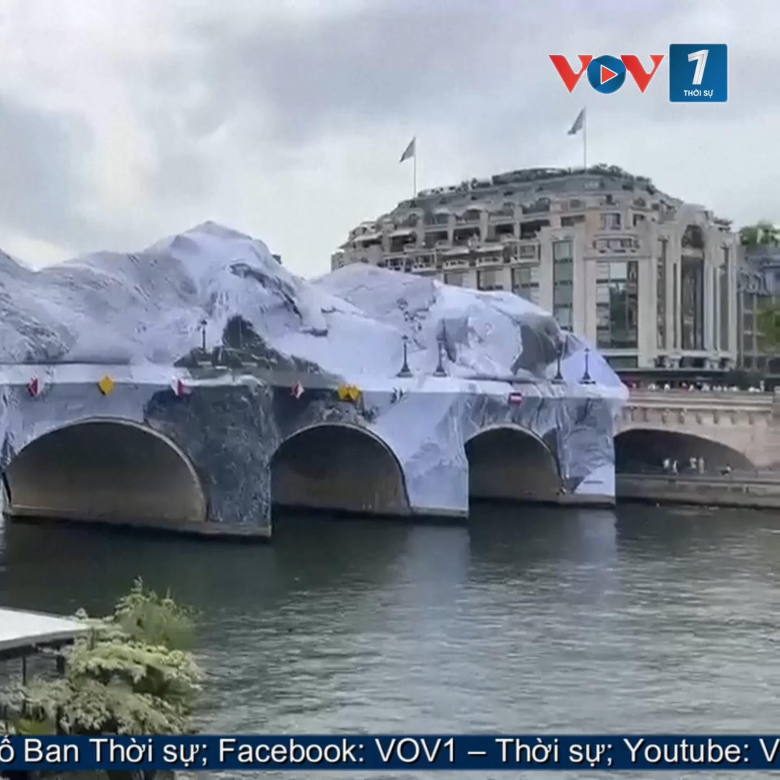 Tin quốc tế - Paris gây sốt với hang động nhân tạo khổng lồ trên cầu Pont Neuf lịch sử