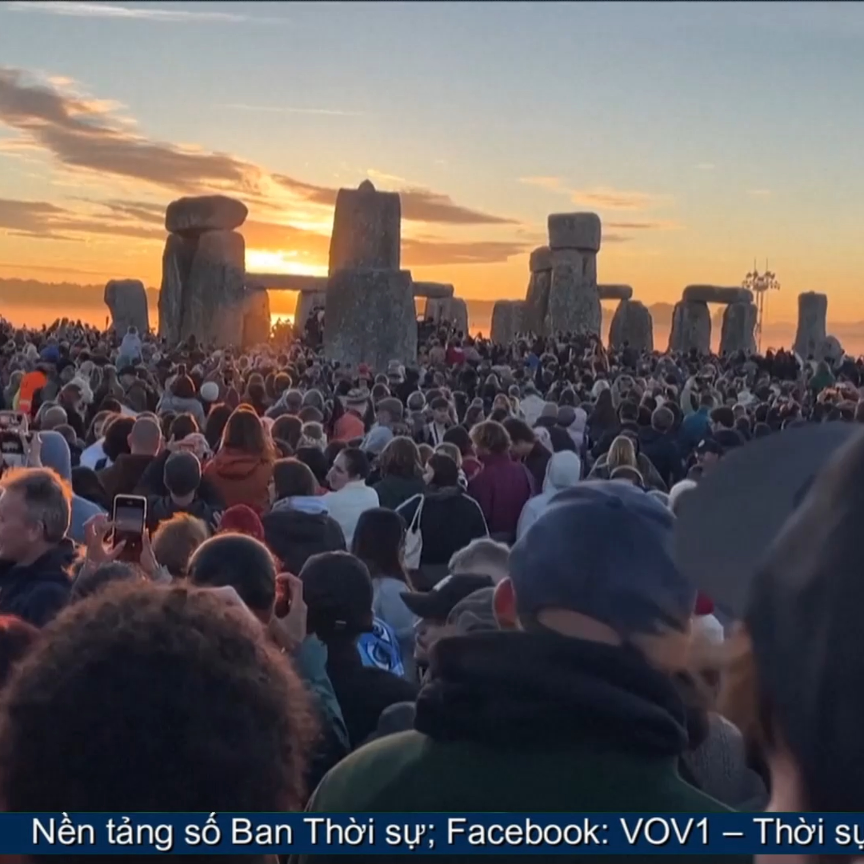 Tin quốc tế - Hàng chục nghìn người đón ngày Hạ chí tại di tích Stonehenge episode artwork