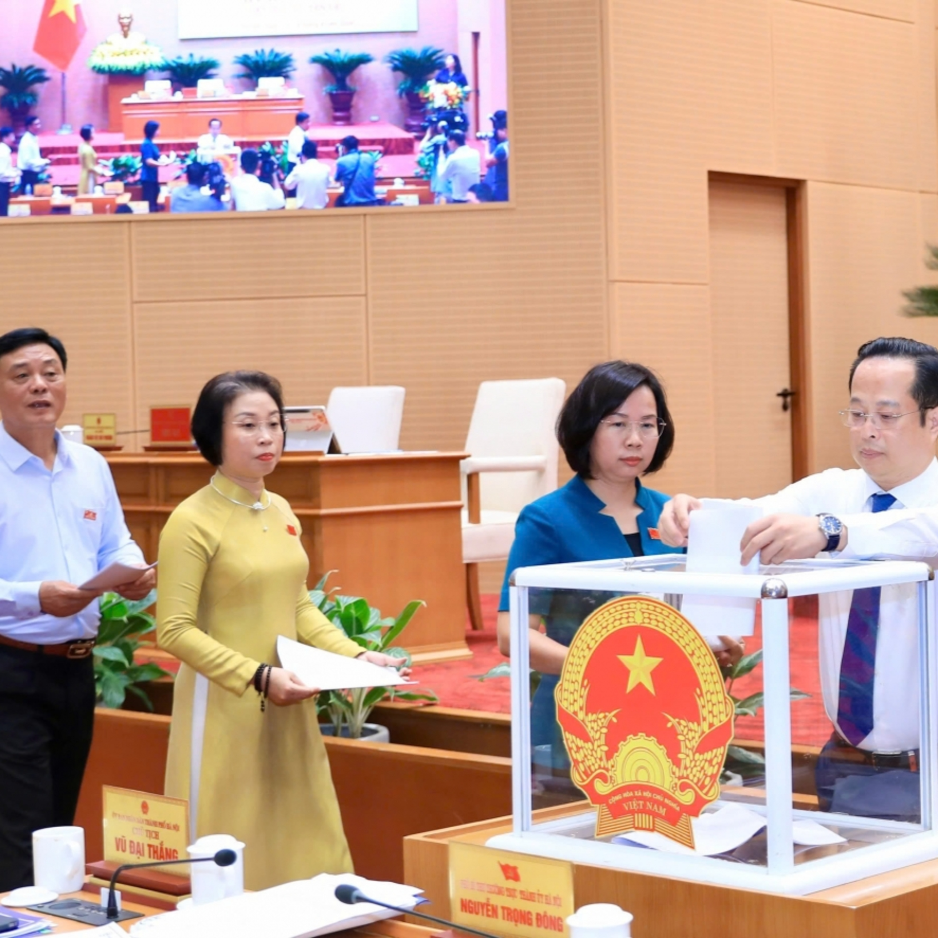 Tin Chính trị - Hà Nội hoàn thiện cơ chế hỗ trợ đầu tư theo Luật Thủ đô 2026 episode artwork