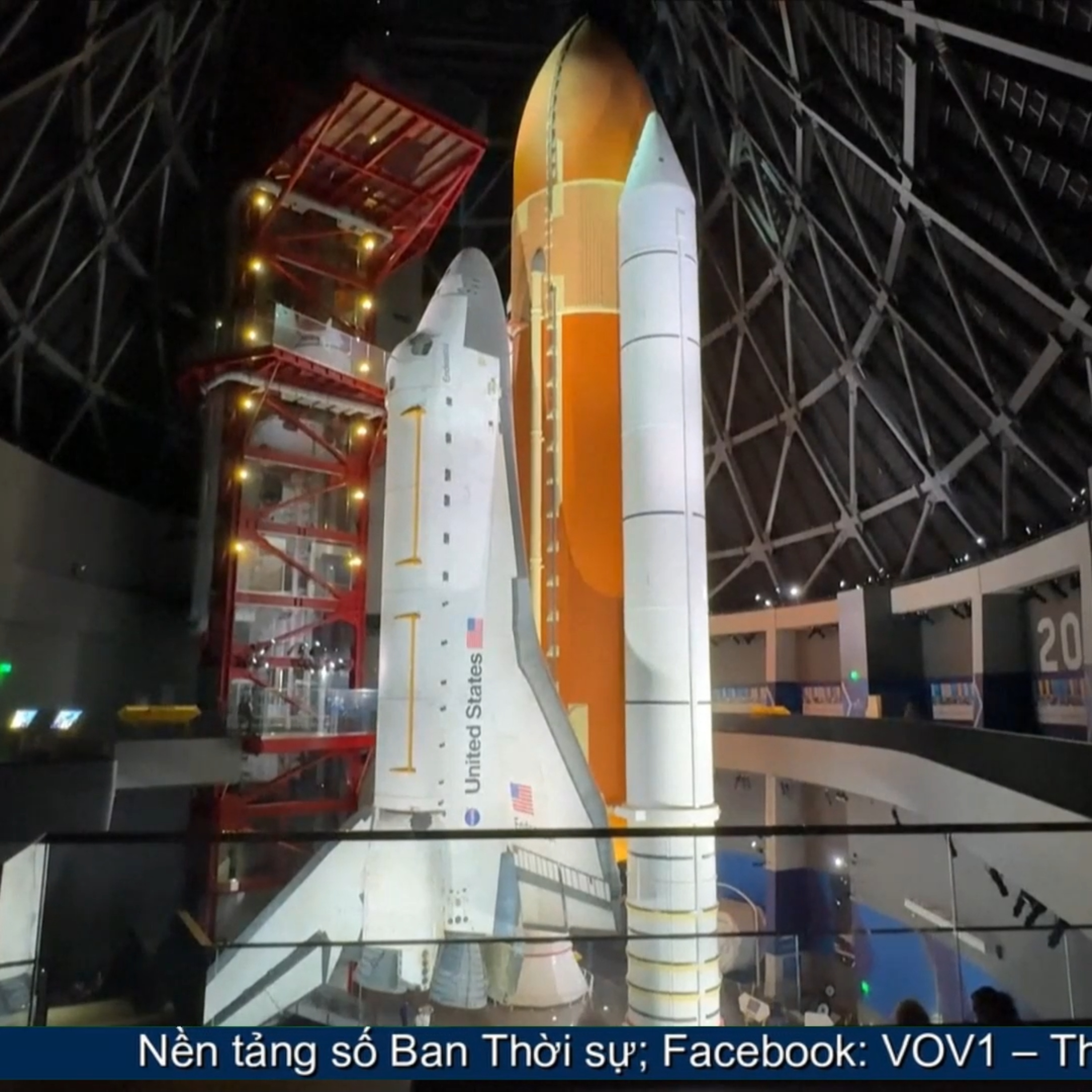 Tin thế giới - Tàu con thoi Endeavour chiếm vị trí trung tâm tại Trung tâm Khoa học California