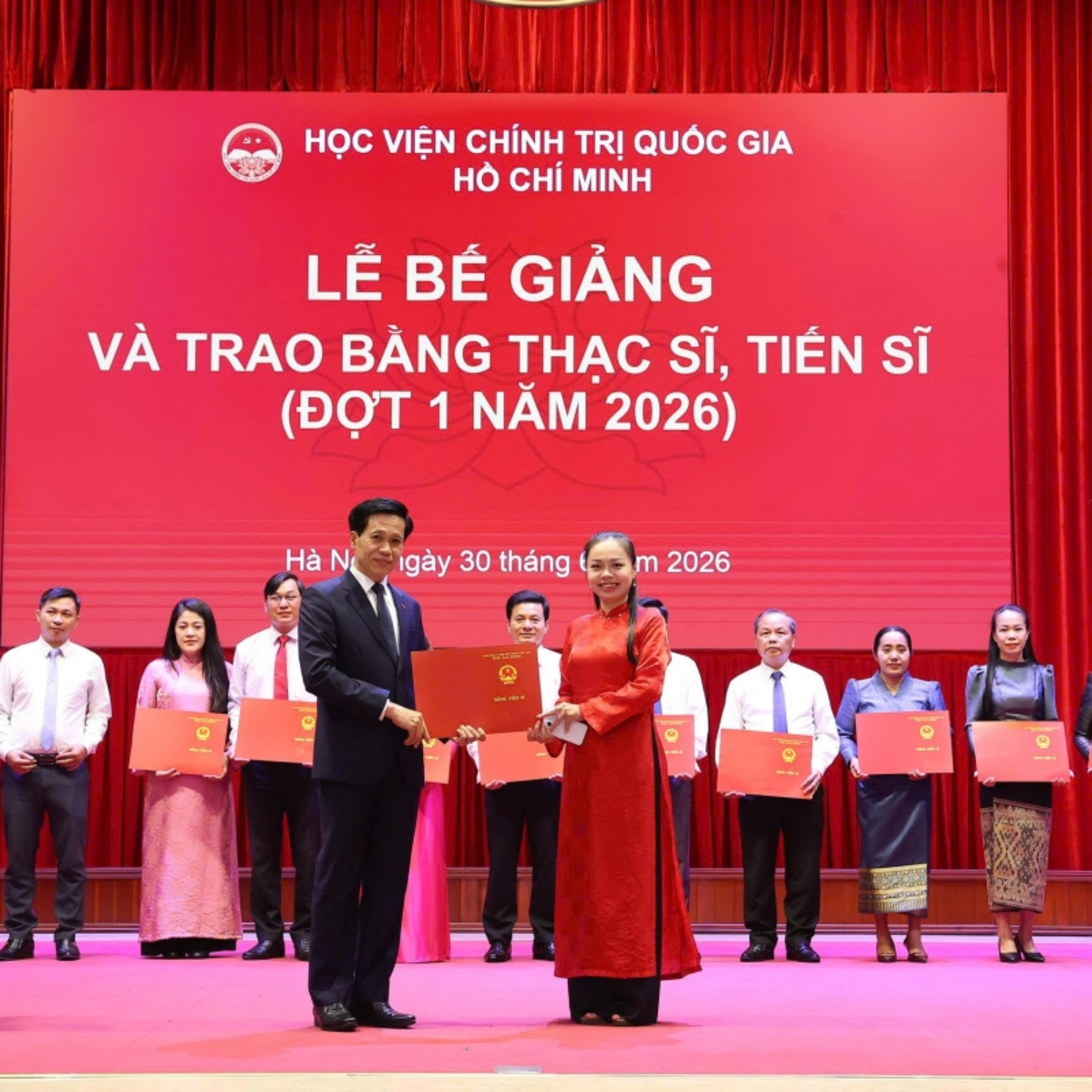 Tin Chính trị - Học viện Chính trị quốc gia Hồ Chí Minh trao 196 Bằng tiến sĩ và thạc sĩ Đợt 1 năm 2026 episode artwork