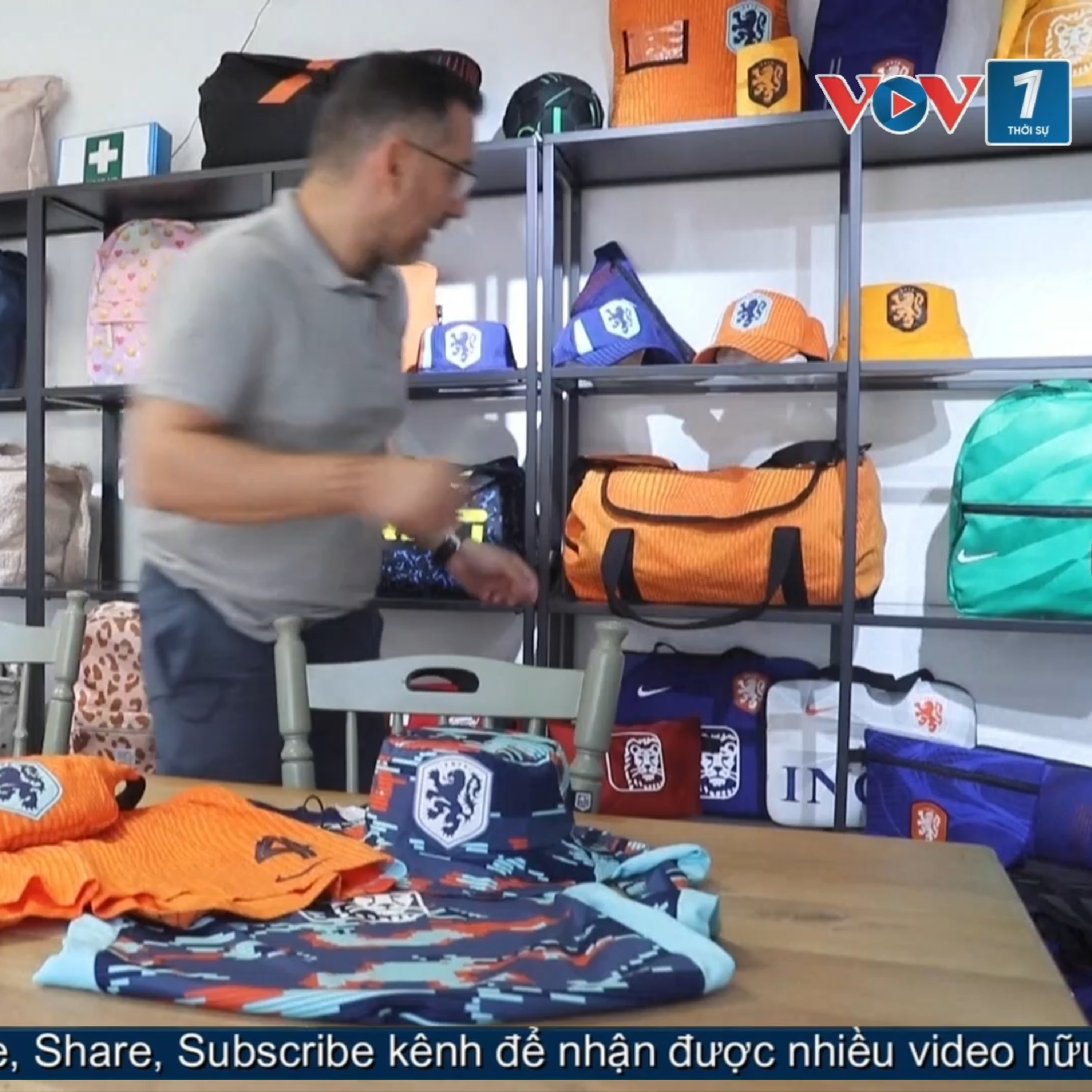 Tin quốc tế - Từ rác thải đến thời trang: tìm đường “tái sinh” những chiếc áo bóng đá cũ episode artwork