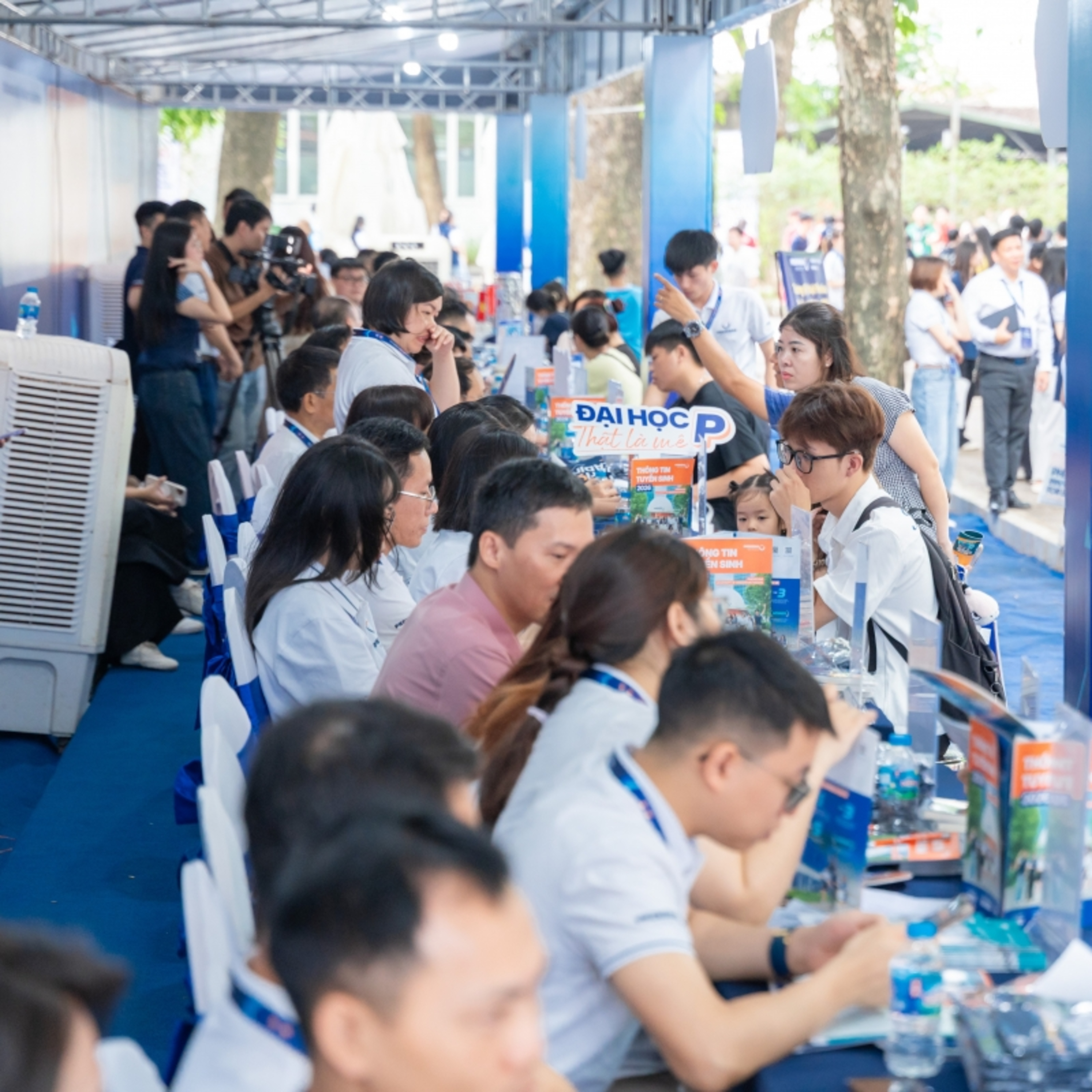 Tin Đời sống & Xã hội - Tuyển sinh đại học 2026: Các trường đại học công bố điểm sàn xét tuyển