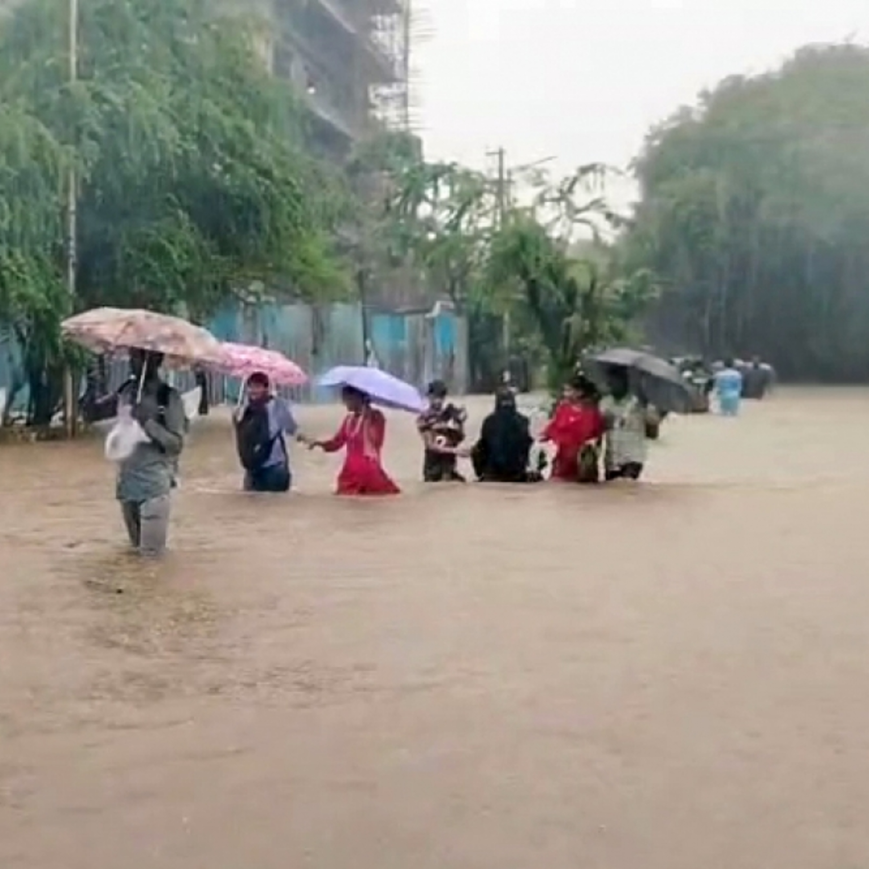 Tin thế giới - Ấn Độ: Mumbai ngập trong mưa lớn, hàng loạt chuyến bay bị ảnh hưởng