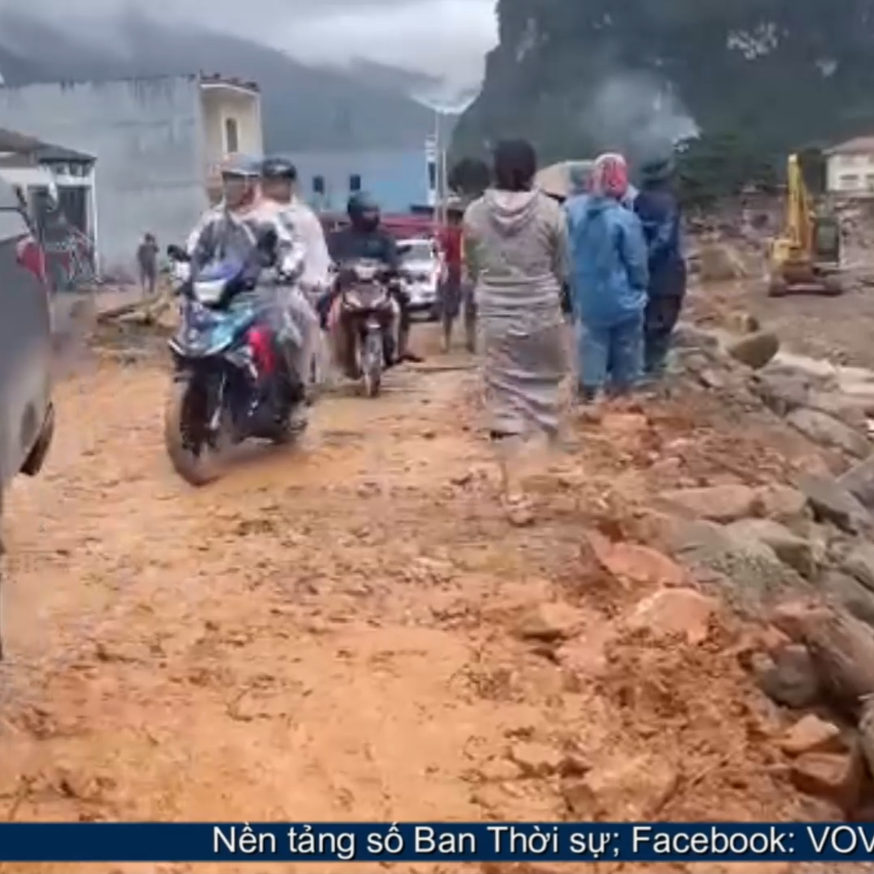 Tin trong nước - Đã thông tạm 1 làn xe trên Quốc lộ 32, đoạn qua đội 11, xã Mường Than, Lai Châu episode artwork