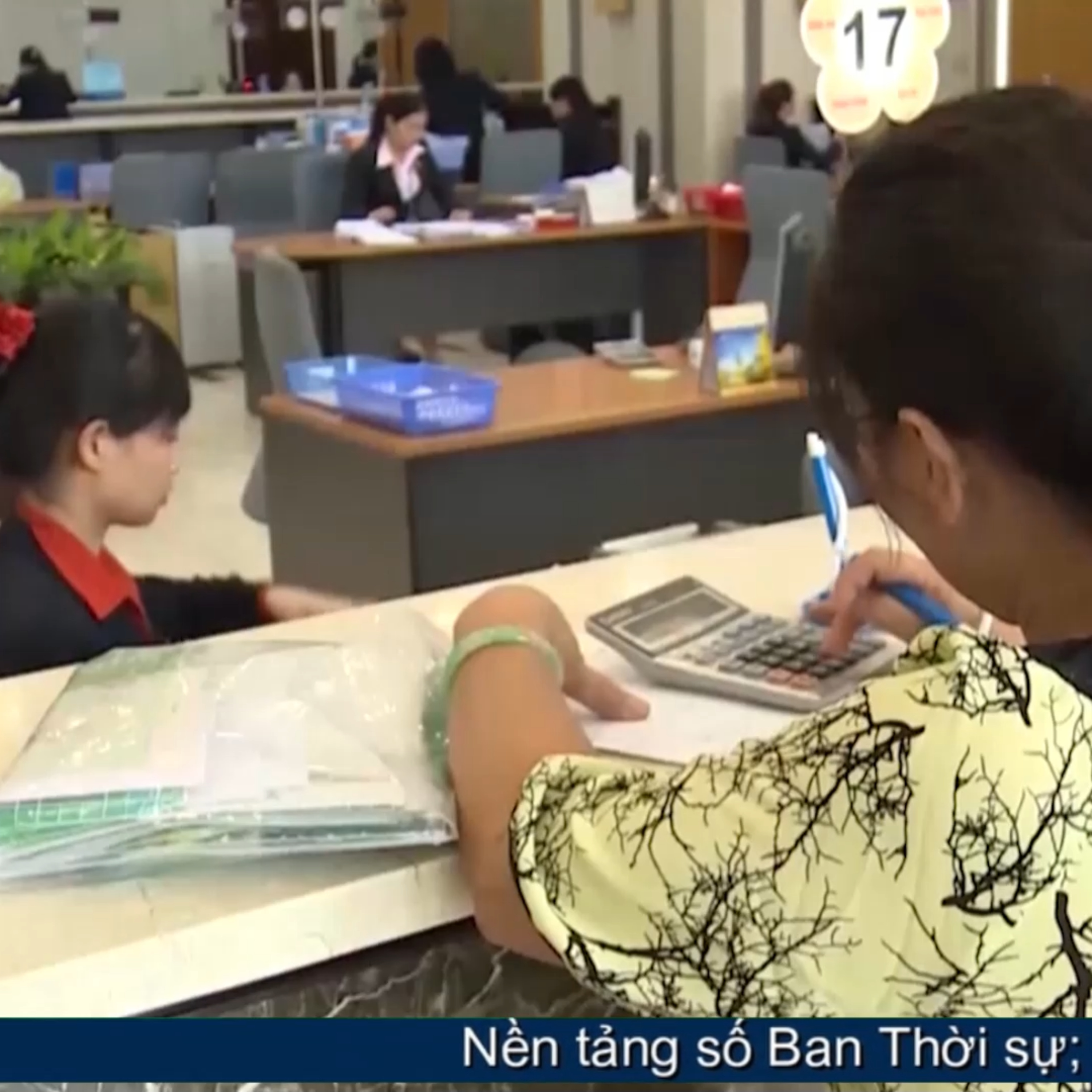Tin trong nước - Mặt bằng lãi suất huy động tiếp tục tăng và cao hơn mức lãi suất niêm yết