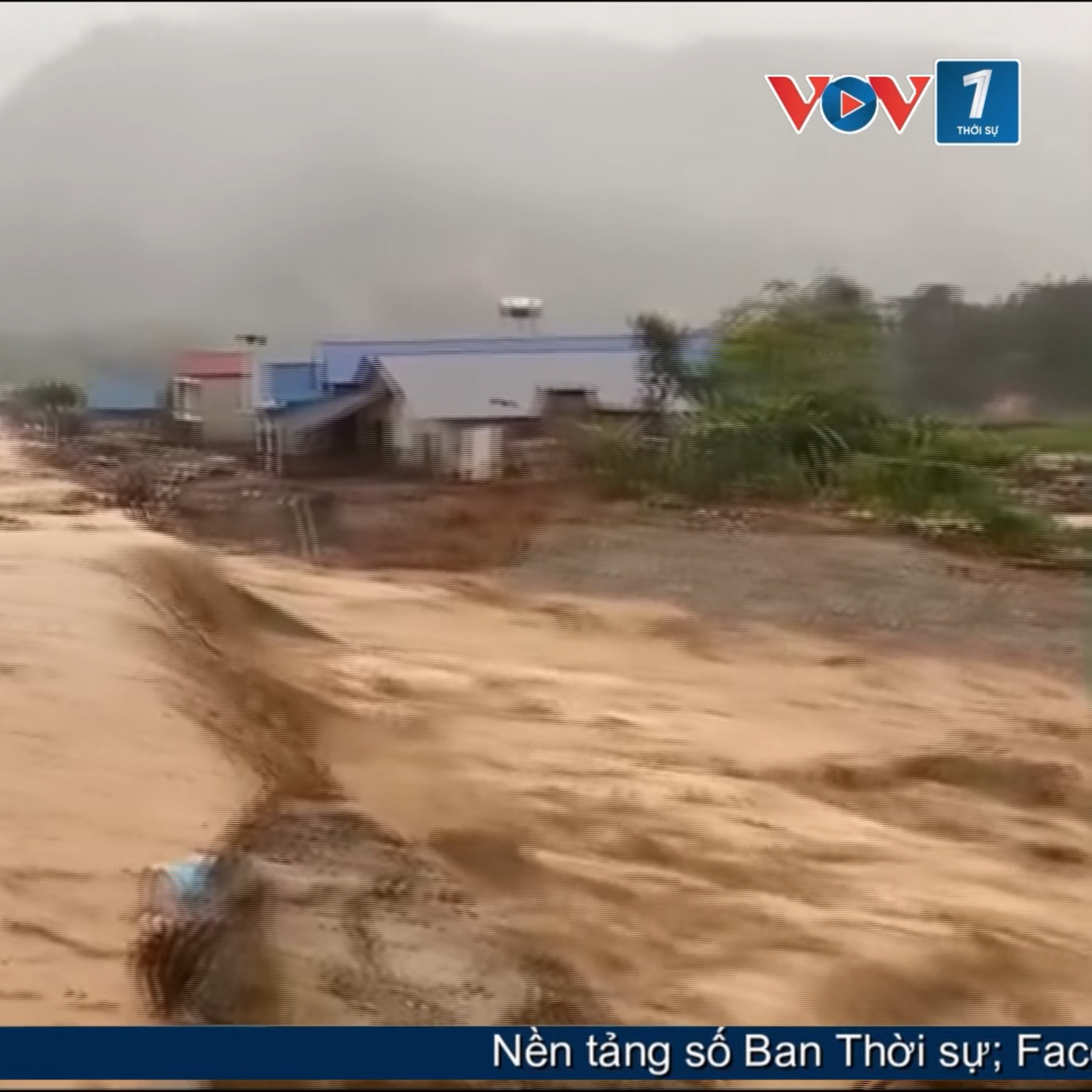 Tin trong nước - Mường Than: mưa lớn tiếp diễn, Quốc lộ 32 và Quốc lộ 279 tiếp tục bị chia cắt