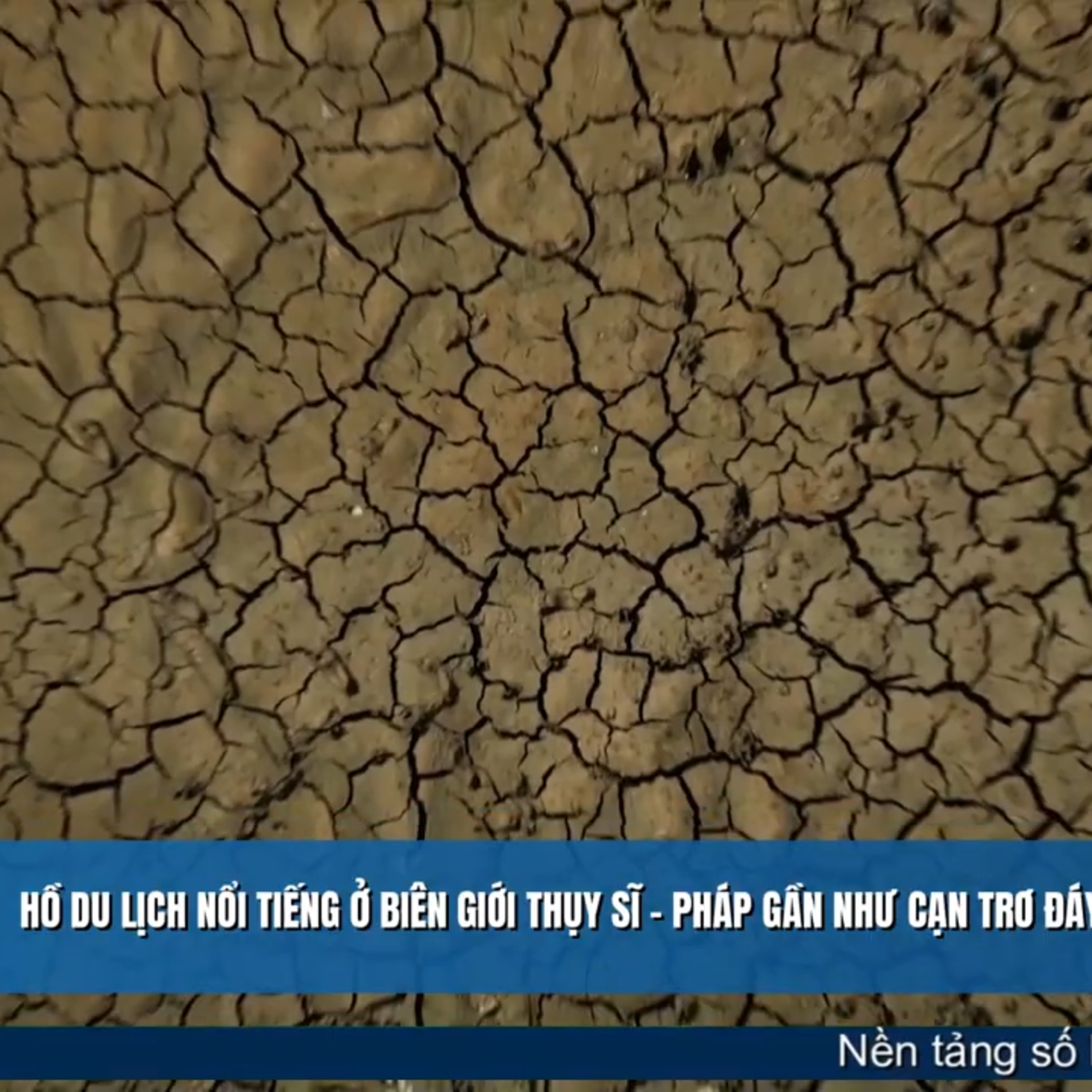 Tin quốc tế - Hồ du lịch nổi tiếng ở biên giới Thụy Sĩ Pháp gần như cạn trơ đáy vì hạn hán