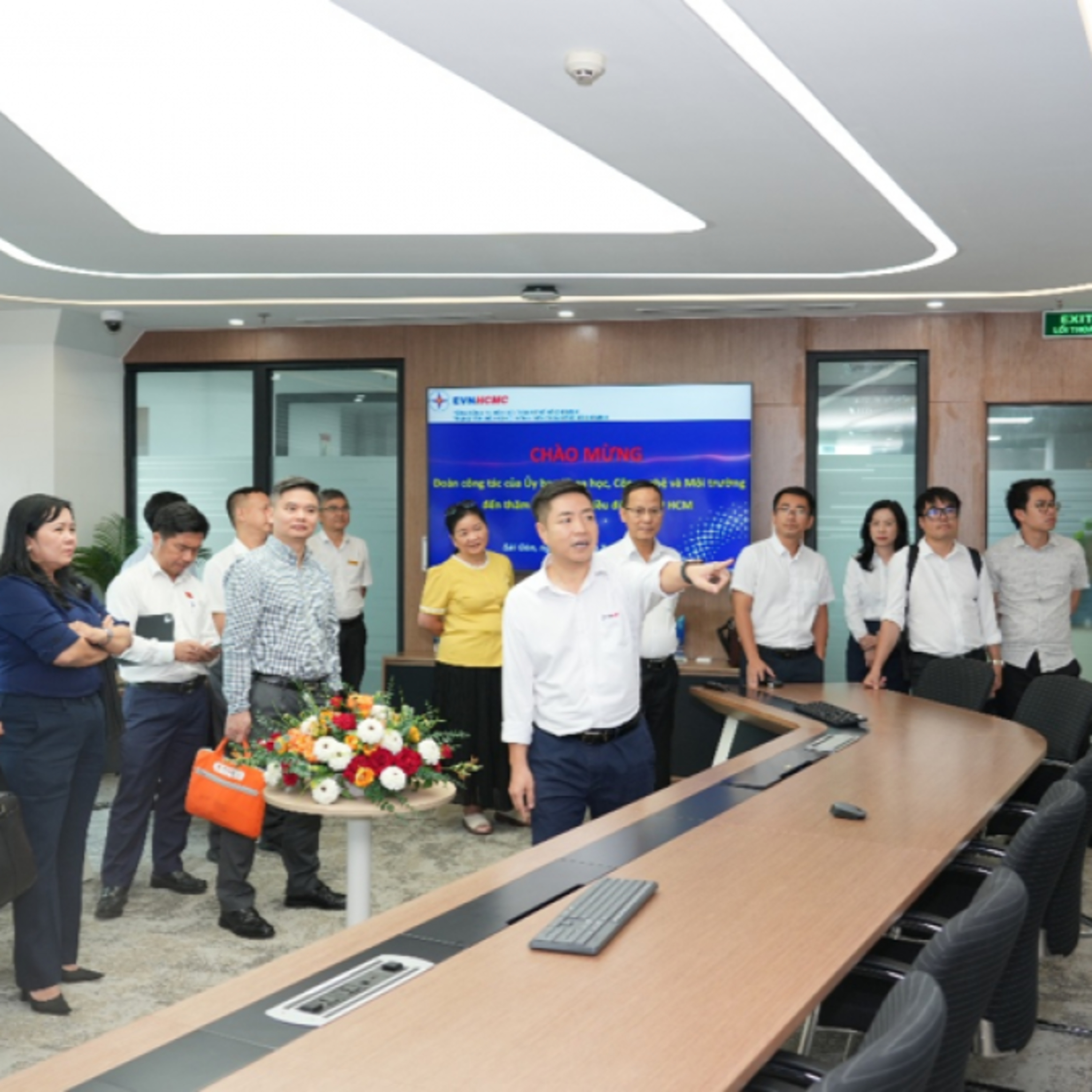 Tin Kinh tế - Đoàn khảo sát của Quốc hội làm việc với EVNHCMC về phát triển lưới điện thông minh