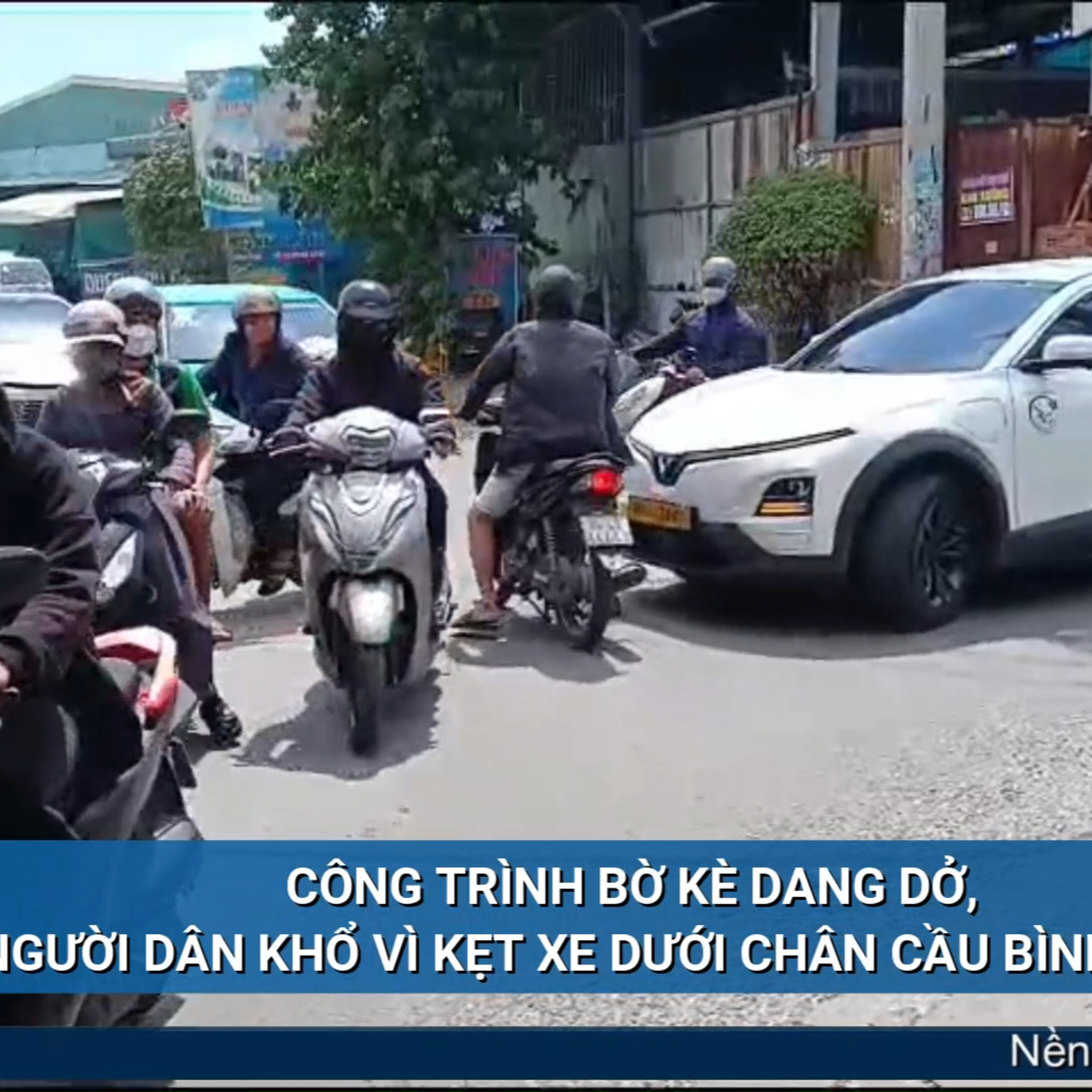 Tin trong nước - Công trình bờ kè dang dở, người dân khổ vì kẹt xe dưới chân cầu Bình Thuận