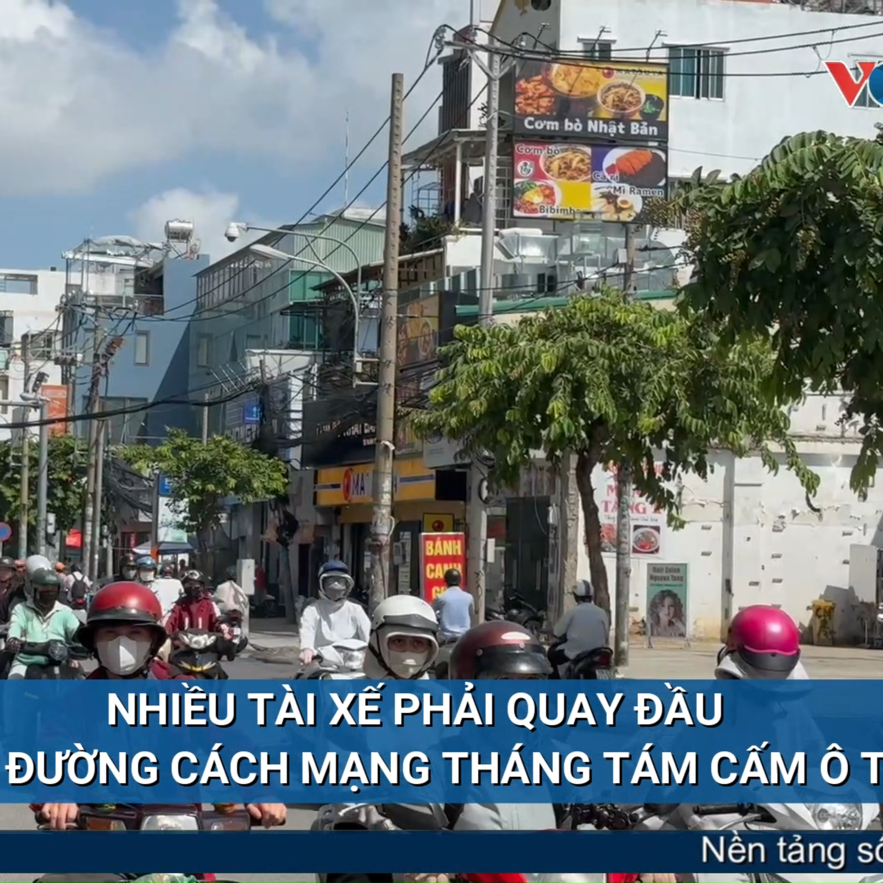 Tin trong nước - Nhiều tài xế phải quay đầu khi đường Cách Mạng Tháng Tám cấm ô tô