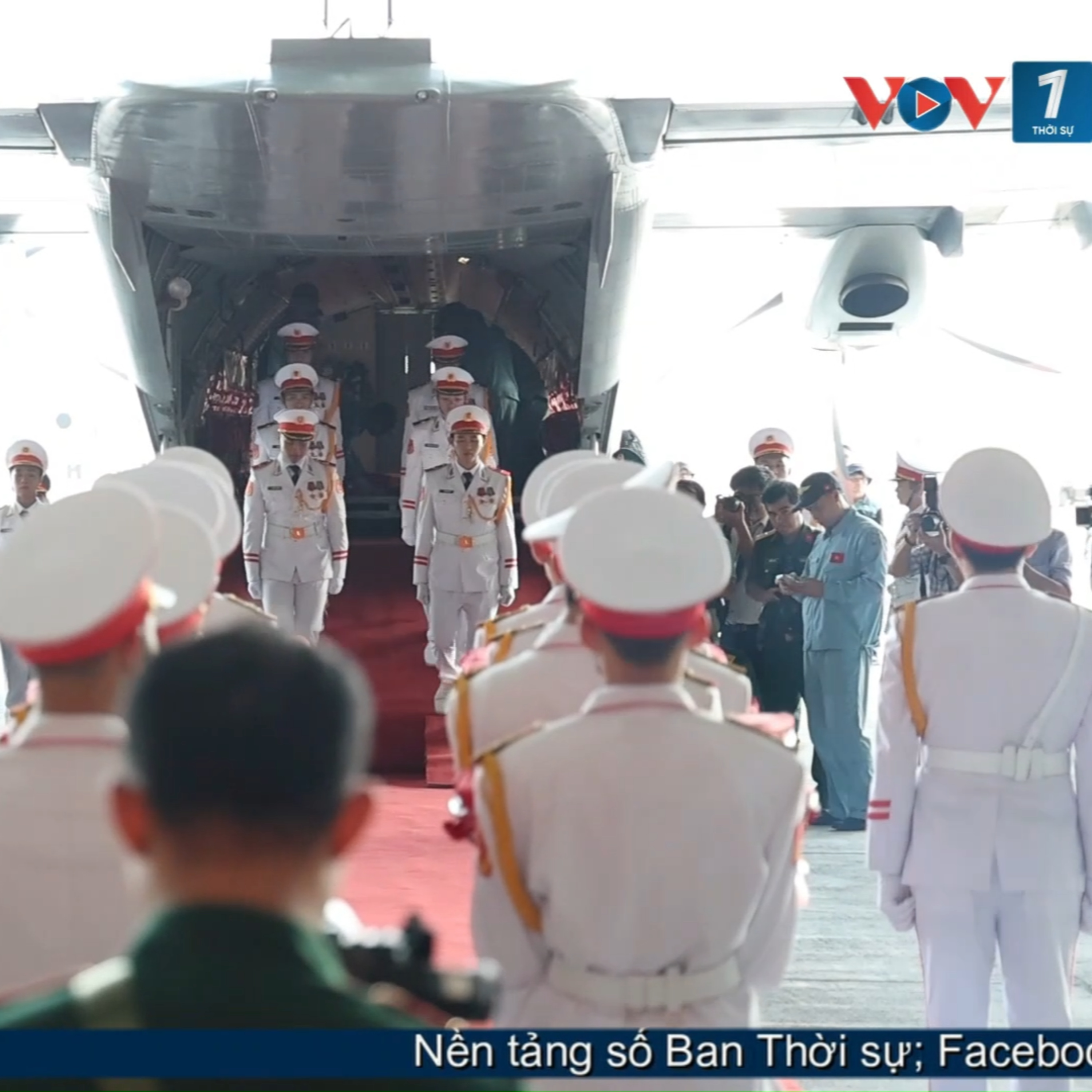 Tin trong nước - Chuyến bay đặc biệt mang theo hy vọng “trả lại tên” cho hơn 7.000 liệt sĩ tại TP.HCM