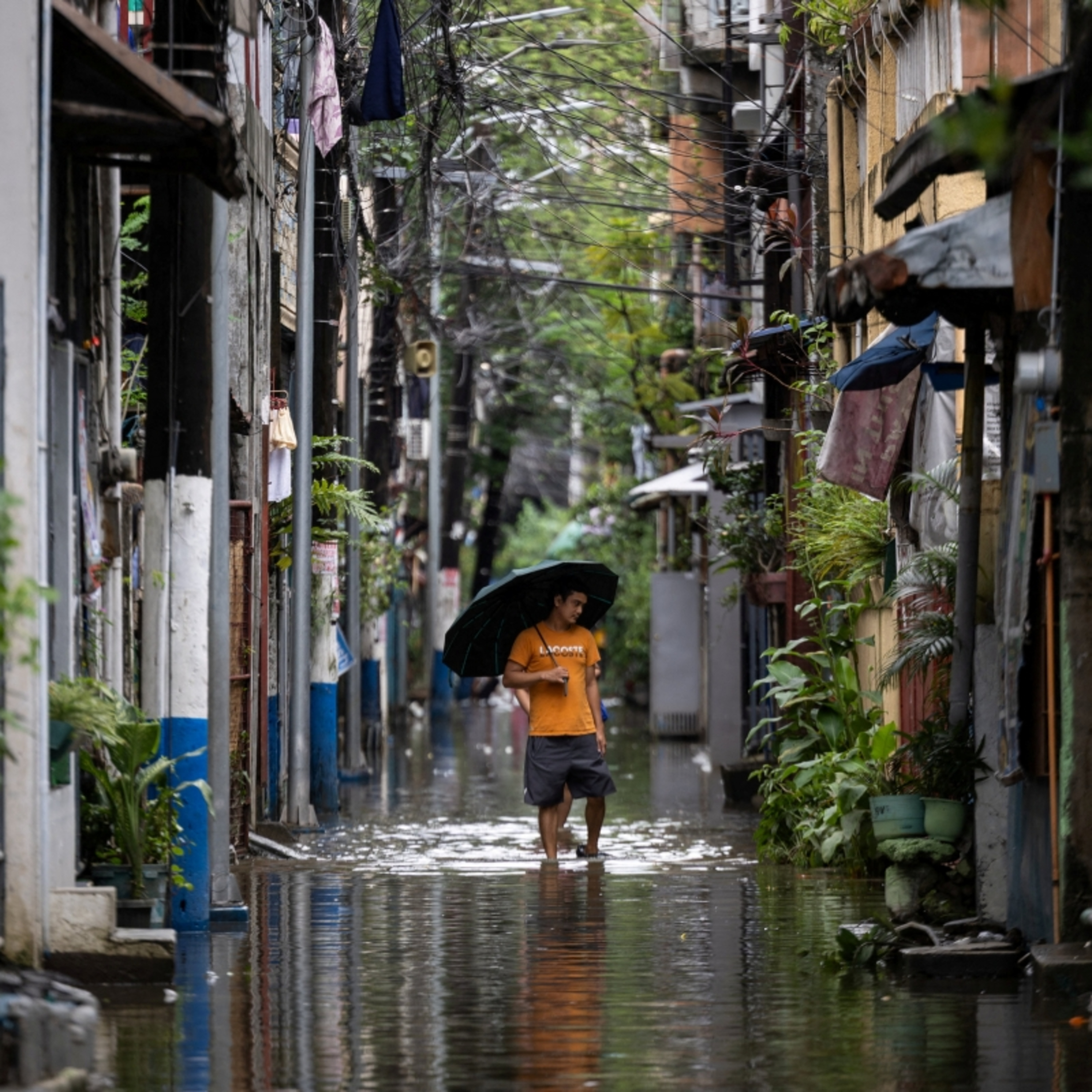 Tin thế giới - Ba cơn bão, áp thấp nhiệt đới bao quanh Philippines