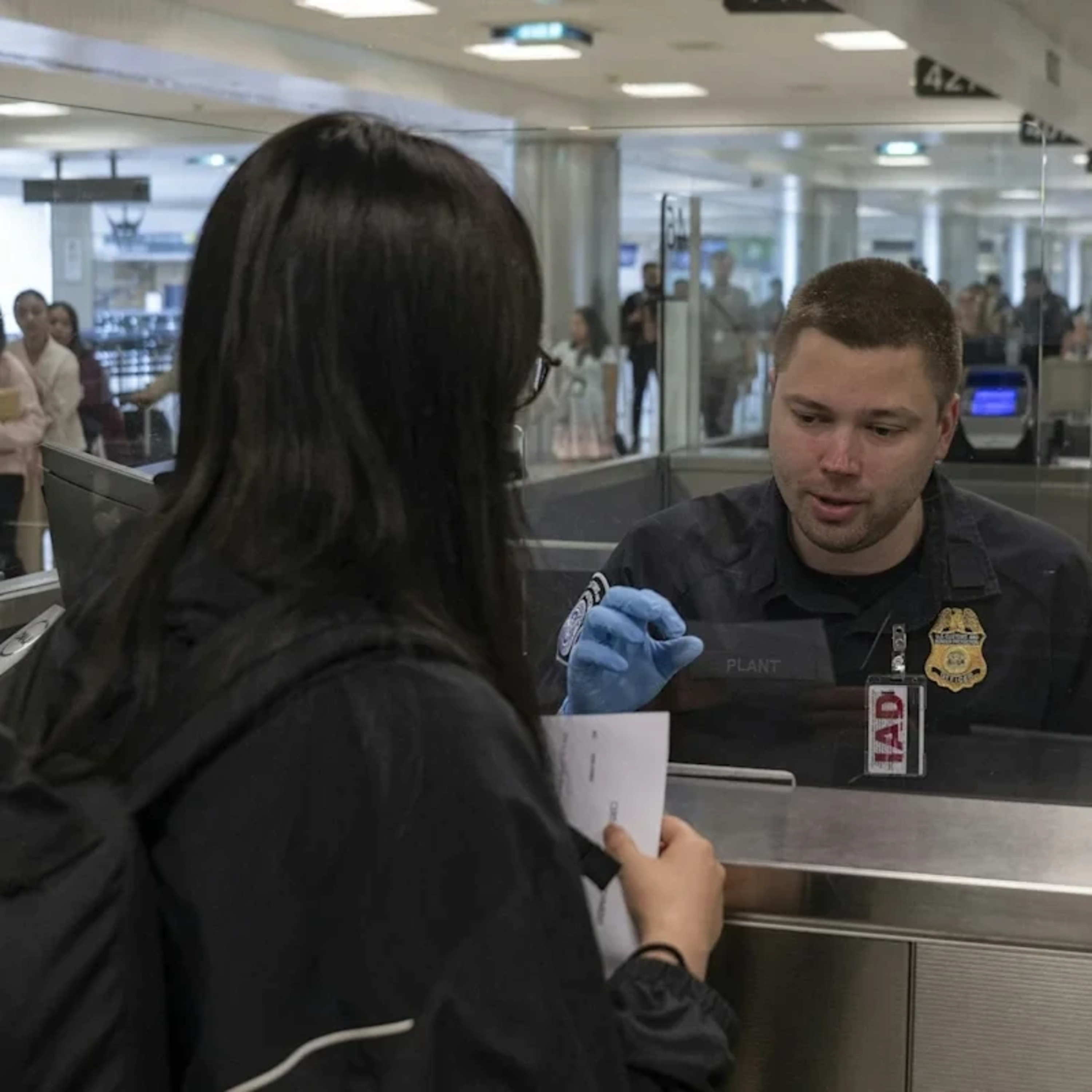 Tin thế giới - Mỹ siết chặt visa, mở rộng “lưới” kiểm soát nhập cư
