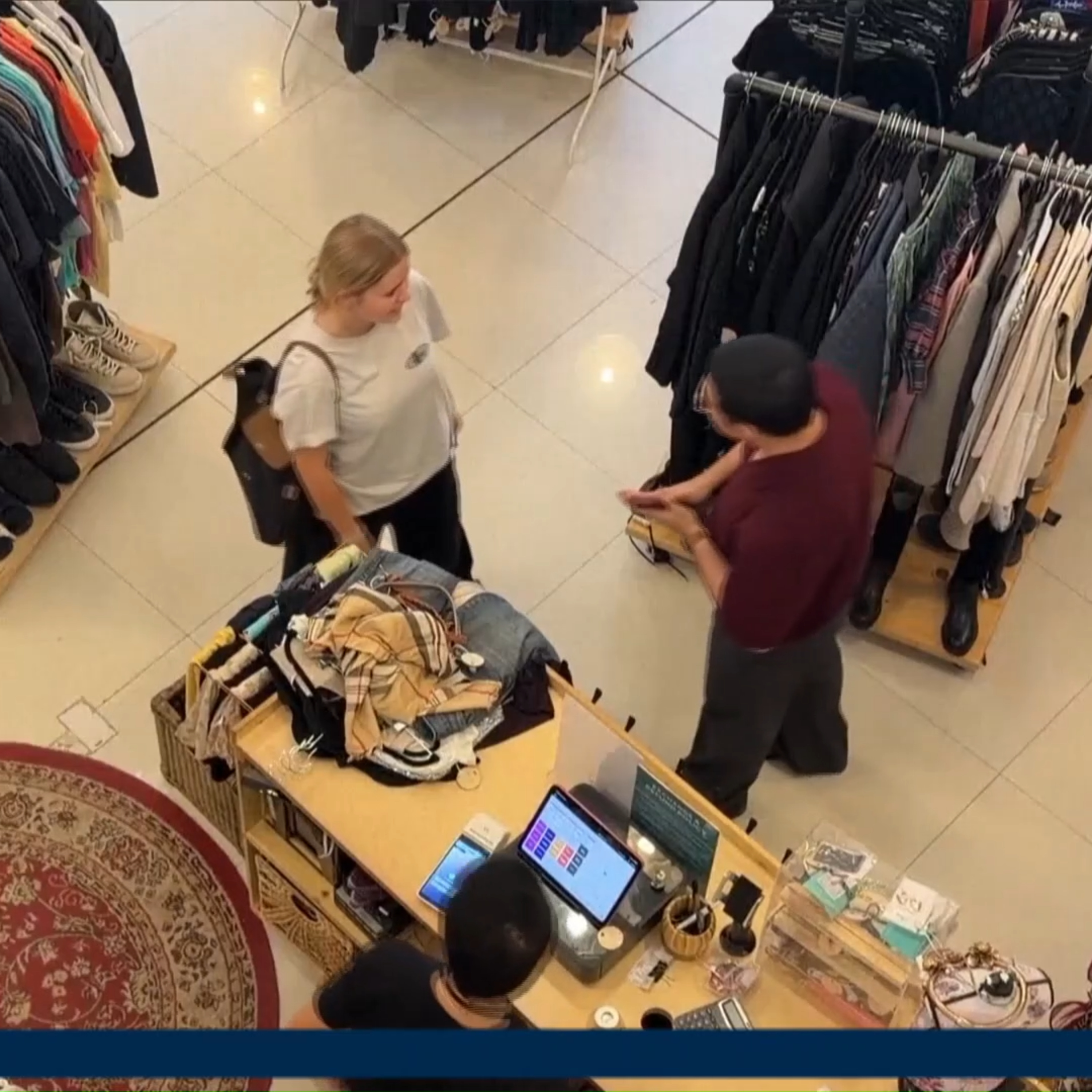 Tin quốc tế - Dubai: Các cửa hàng đồ cũ giảm áp lực xử lý "rác thải thời trang" episode artwork