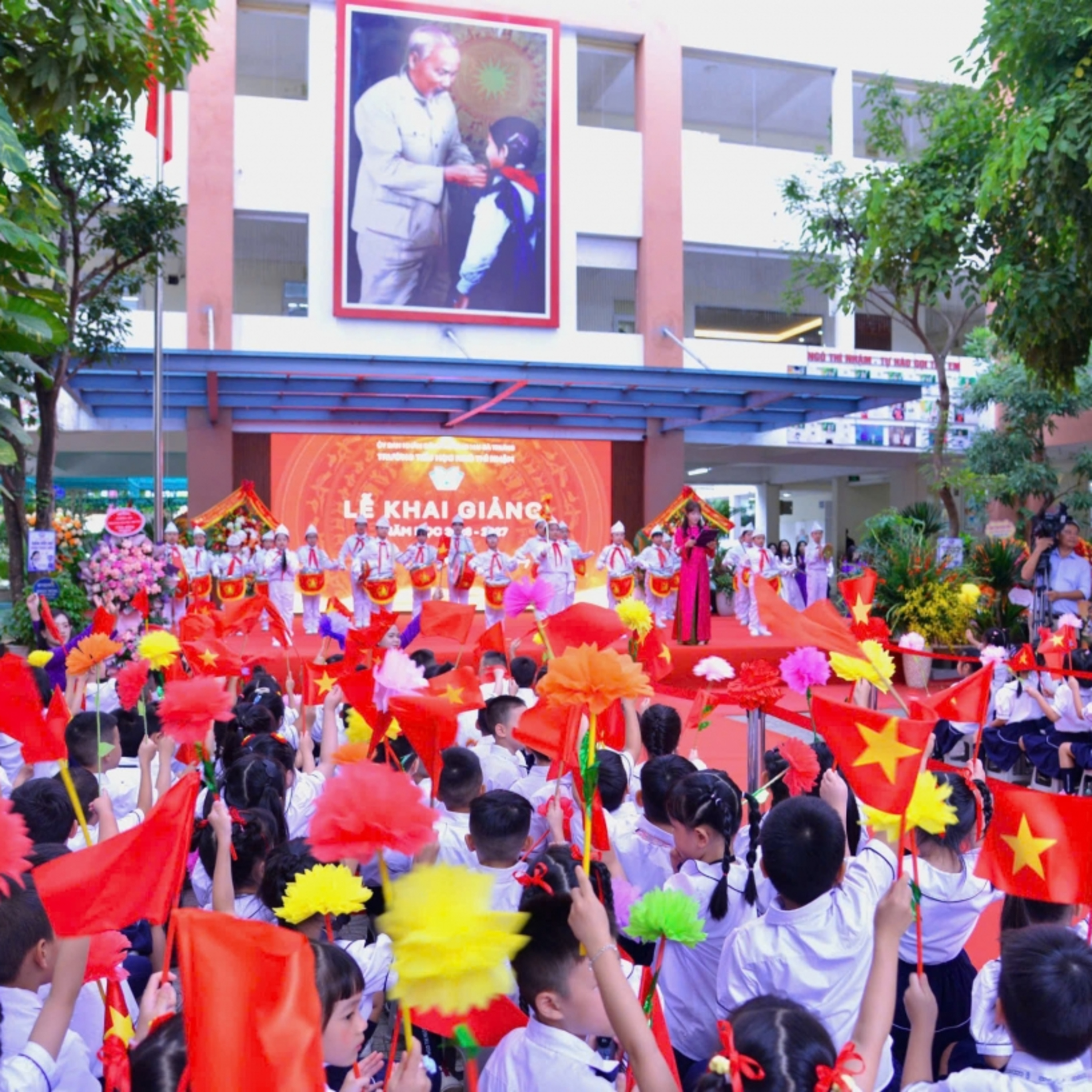 Tin Đời sống & Xã hội - Hà Nội rộn ràng ngày khai trường episode artwork