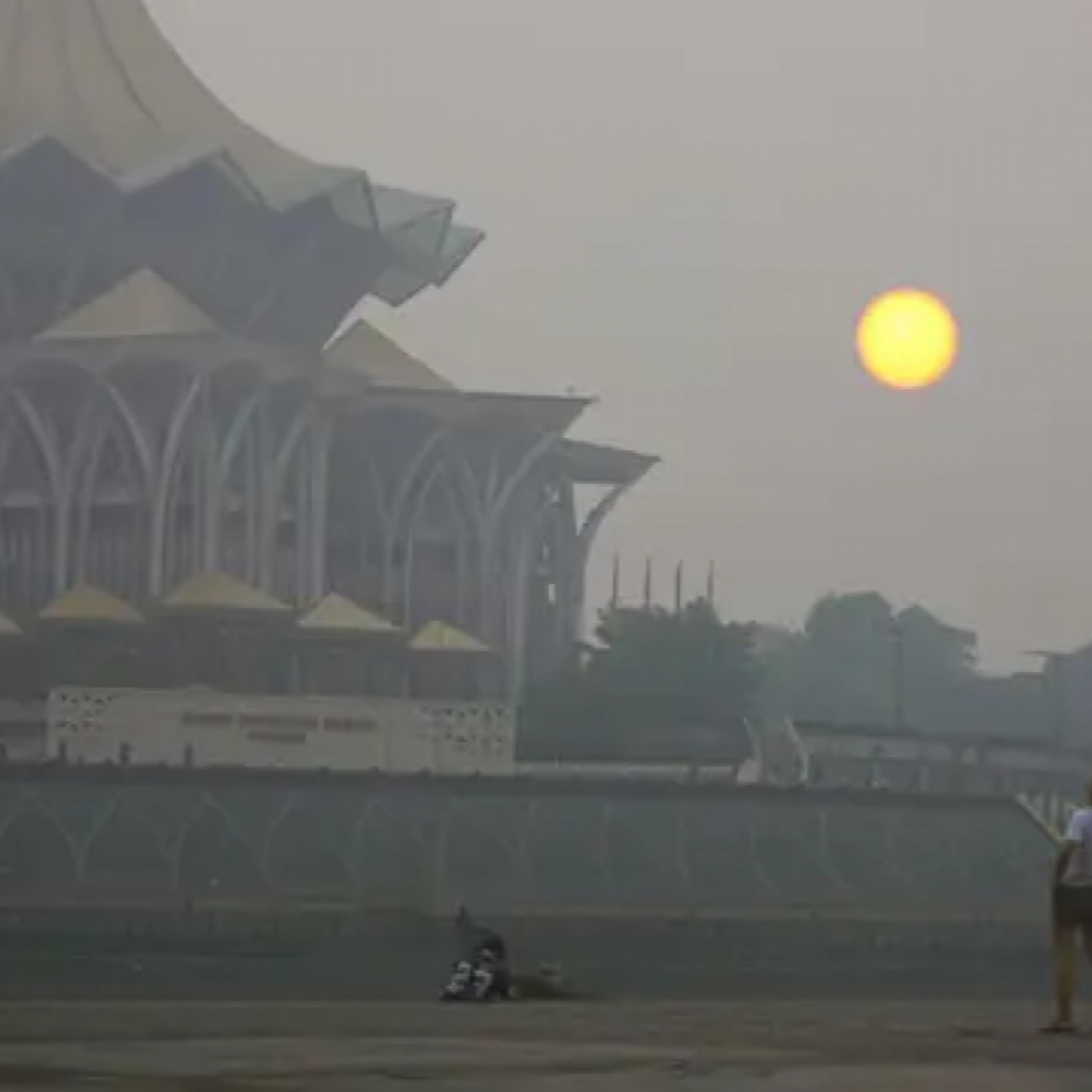 Tin thế giới - Malaysia ban bố tình trạng khẩn cấp khói mù do cháy rừng từ Indonesia episode artwork