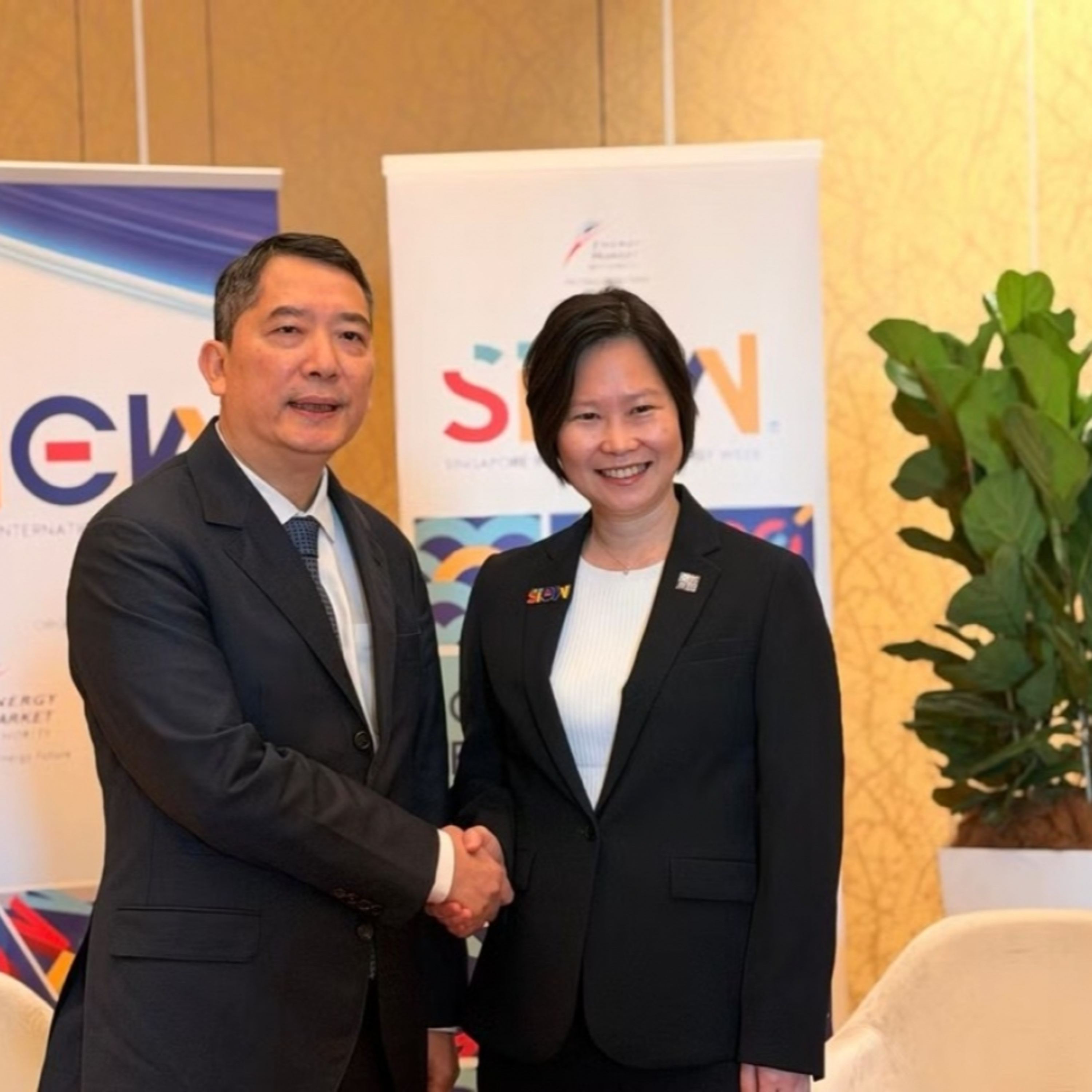 Tin Kinh tế - Dự án xuất khẩu điện Việt Nam – Malaysia – Singapore đạt dấu mốc quan trọng tại SIEW 2026