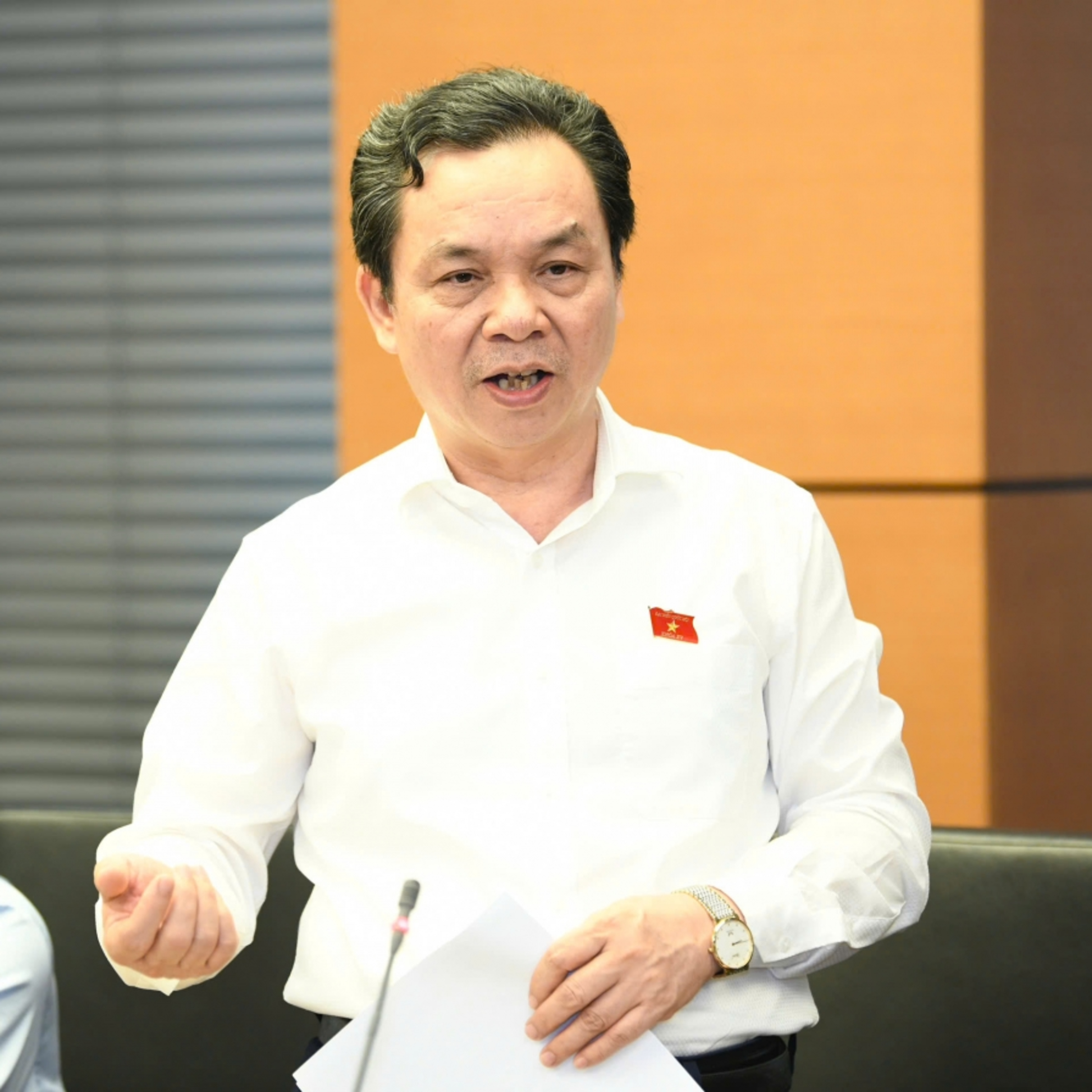 Chính phủ với người dân - Đẩy mạnh phân cấp, phân quyền, đồng bộ với mô hình chính quyền địa phương 2 cấp.