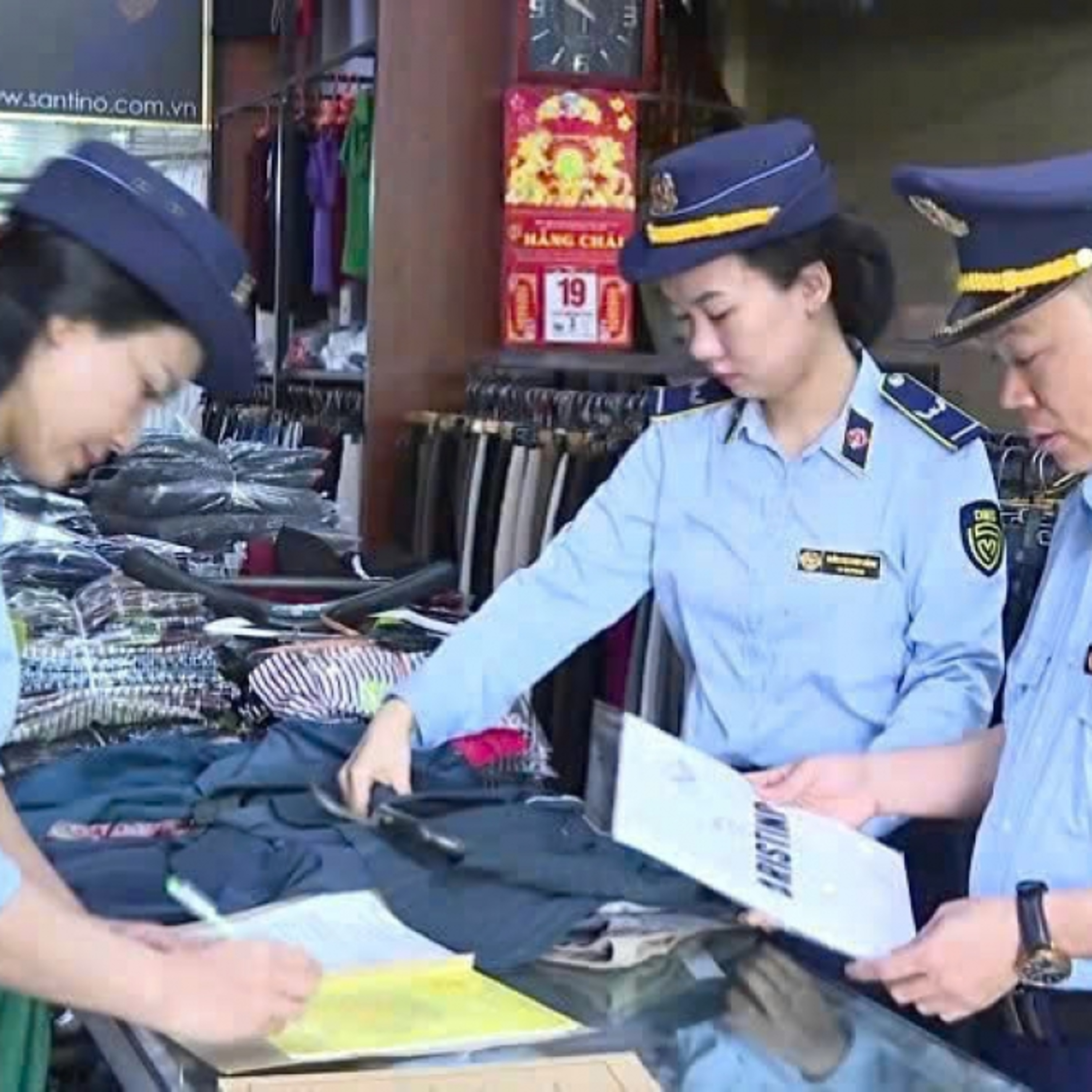 Pháp luật và đời sống - Hà Tĩnh đấu tranh hiệu quả với tội phạm buôn lậu, gian lận thương mại, hàng giả, hàng cấm