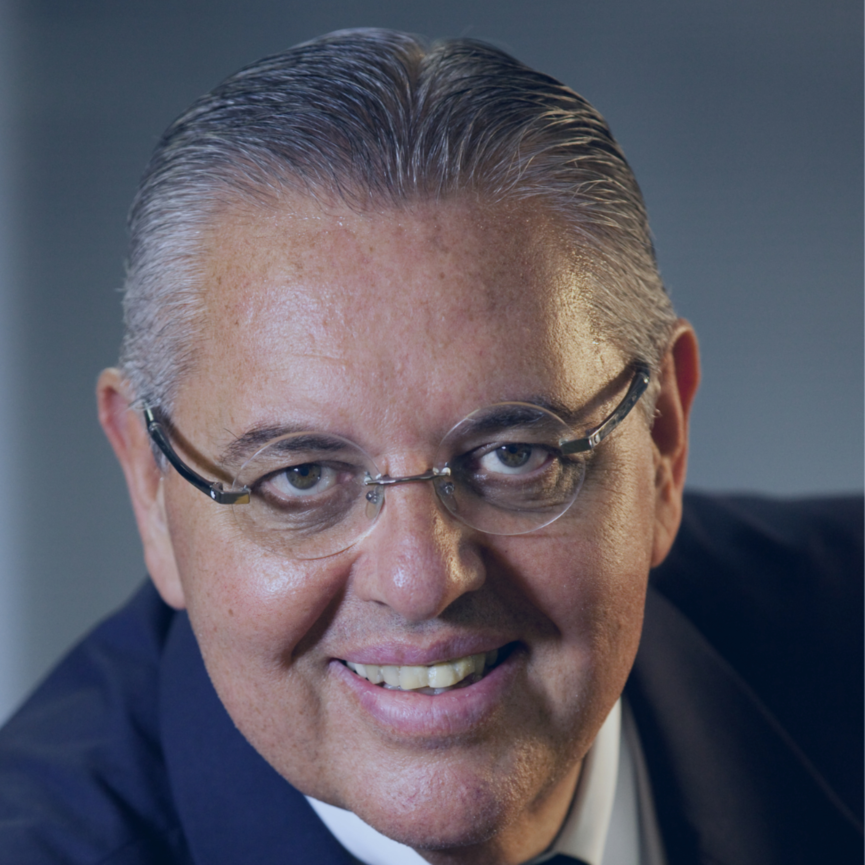 Antonio Roberto Cortes, presidente e CEO da VW Caminhões e Ônibus episode artwork