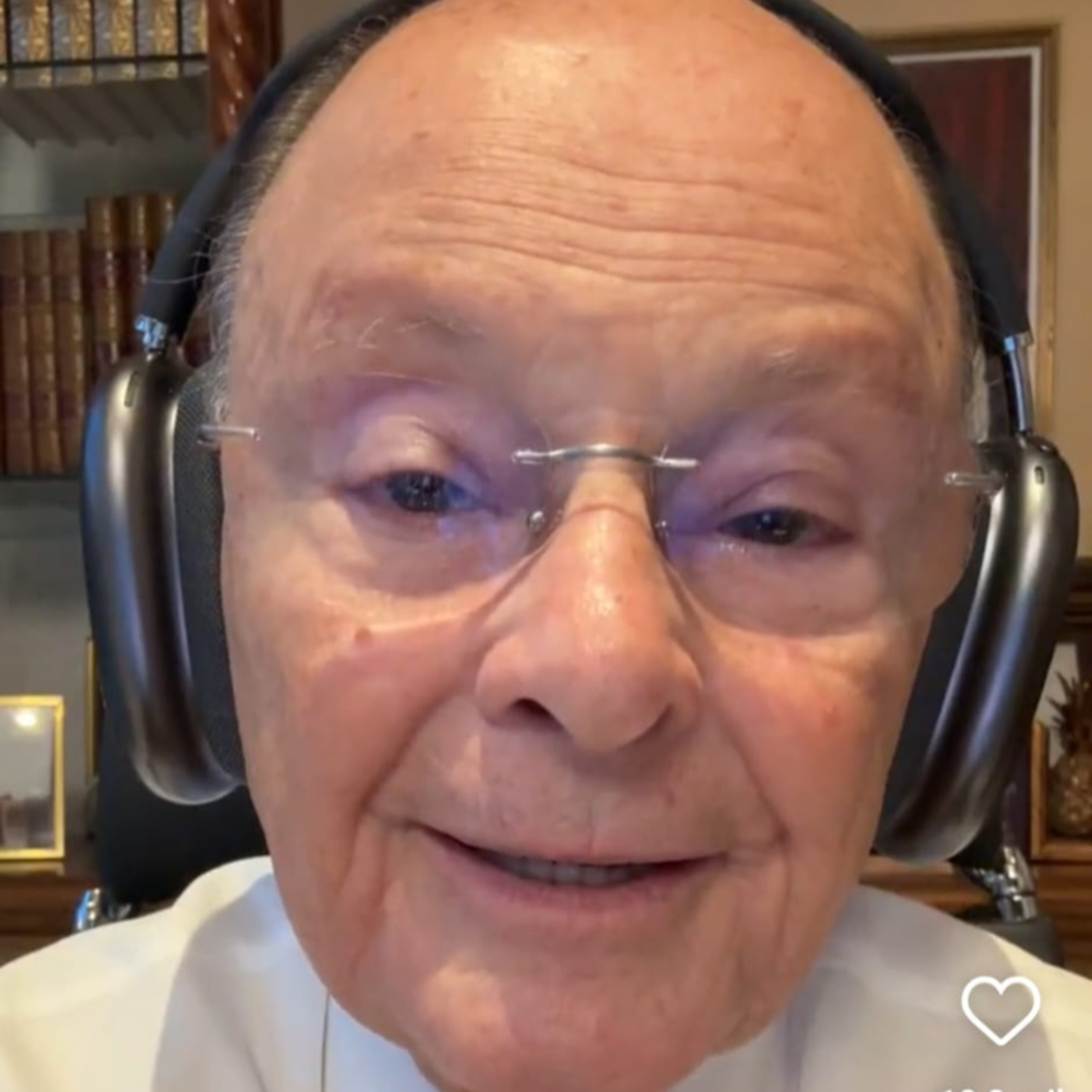 Imagem de capa - Toda mulher sábia sabe como constituir uma família temente a Deus - Meditação Matinal 11/05/2025