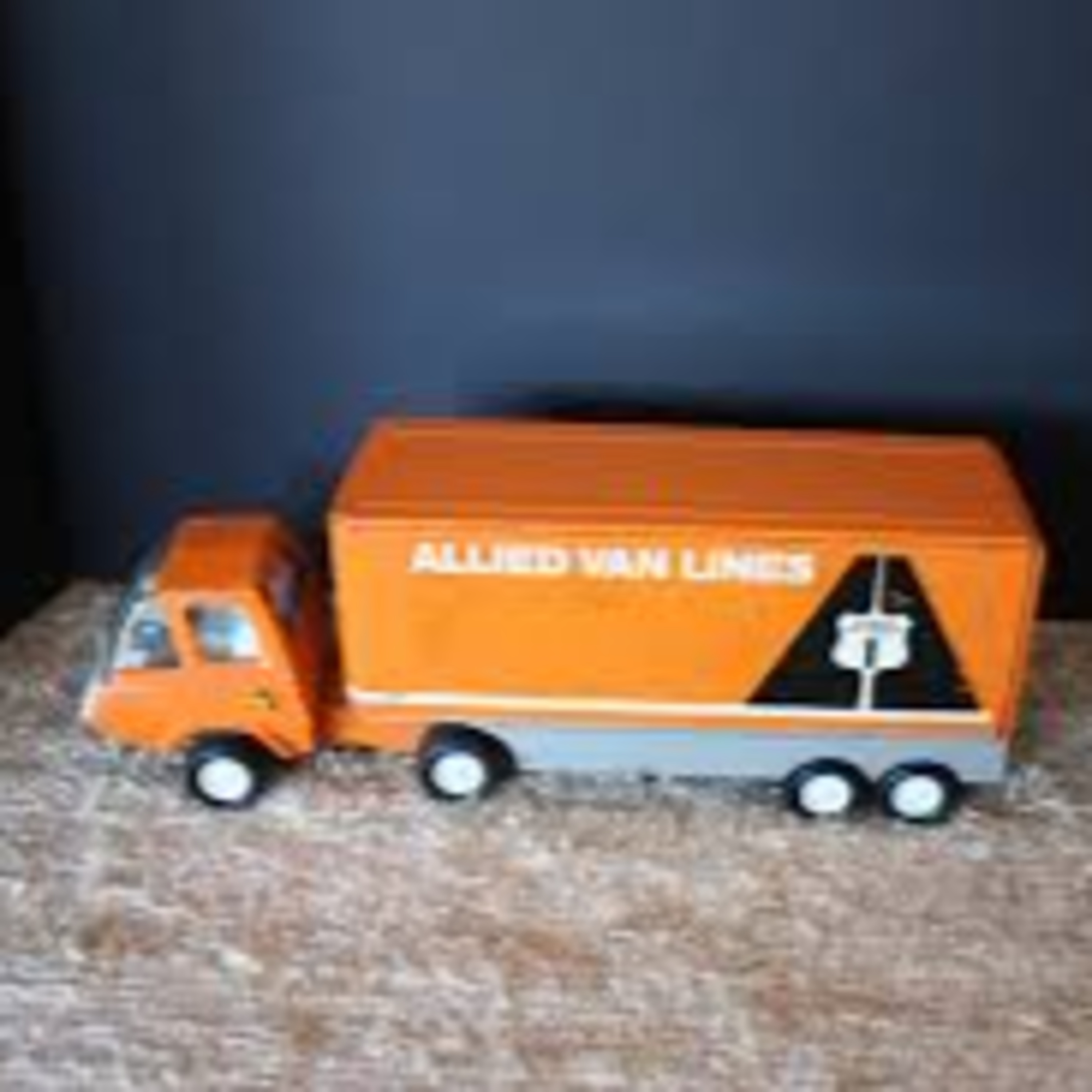 Episode 261: The Aladdin's Castle Fun House At Riverview Park In Chicago And My Memories Of Tonka Truck Toys In The 1970s.