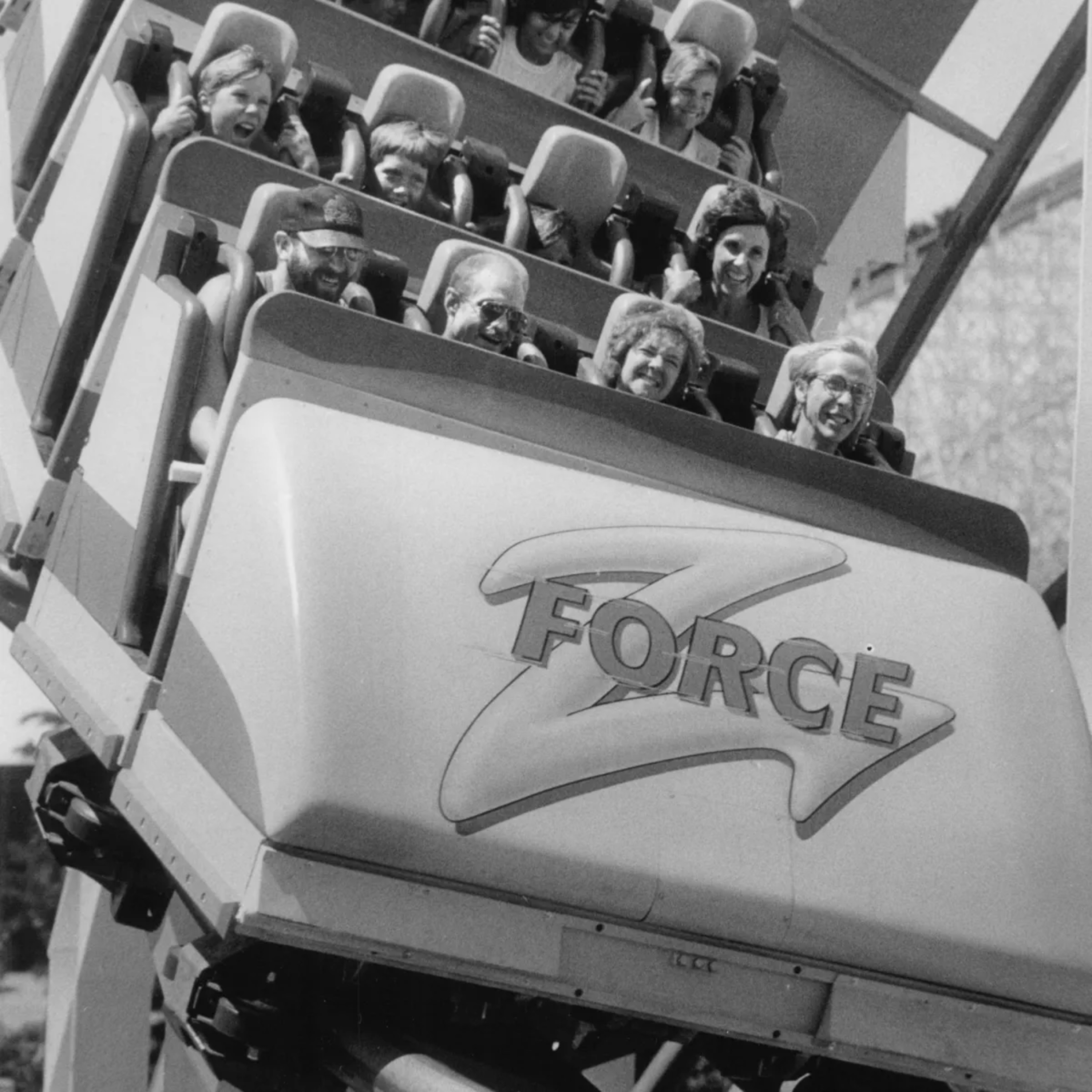 Episode 428: The Z-Force Roller Coaster At Six Flags Great America In Gurnee, IL, And The Courtyards Of Plaka Greek Restaurant In Greektown Chicago.