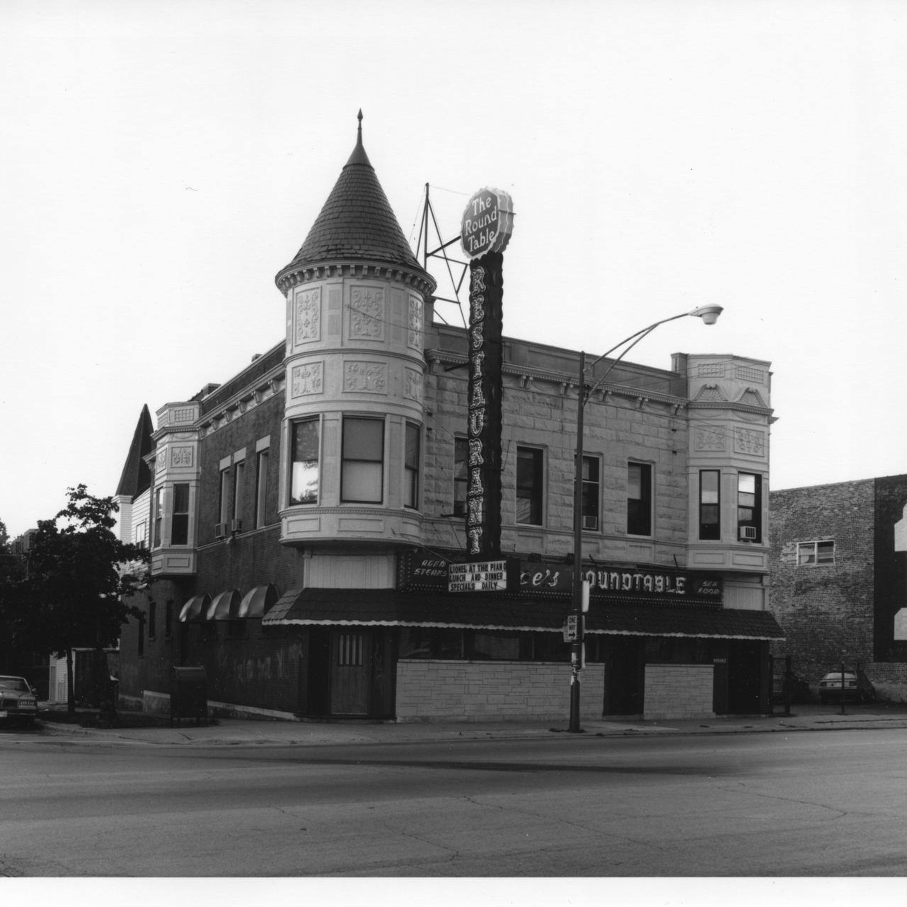Episode 450: My Memories Of Tastee-Freez And The Round Table Restaurant In Chicago.