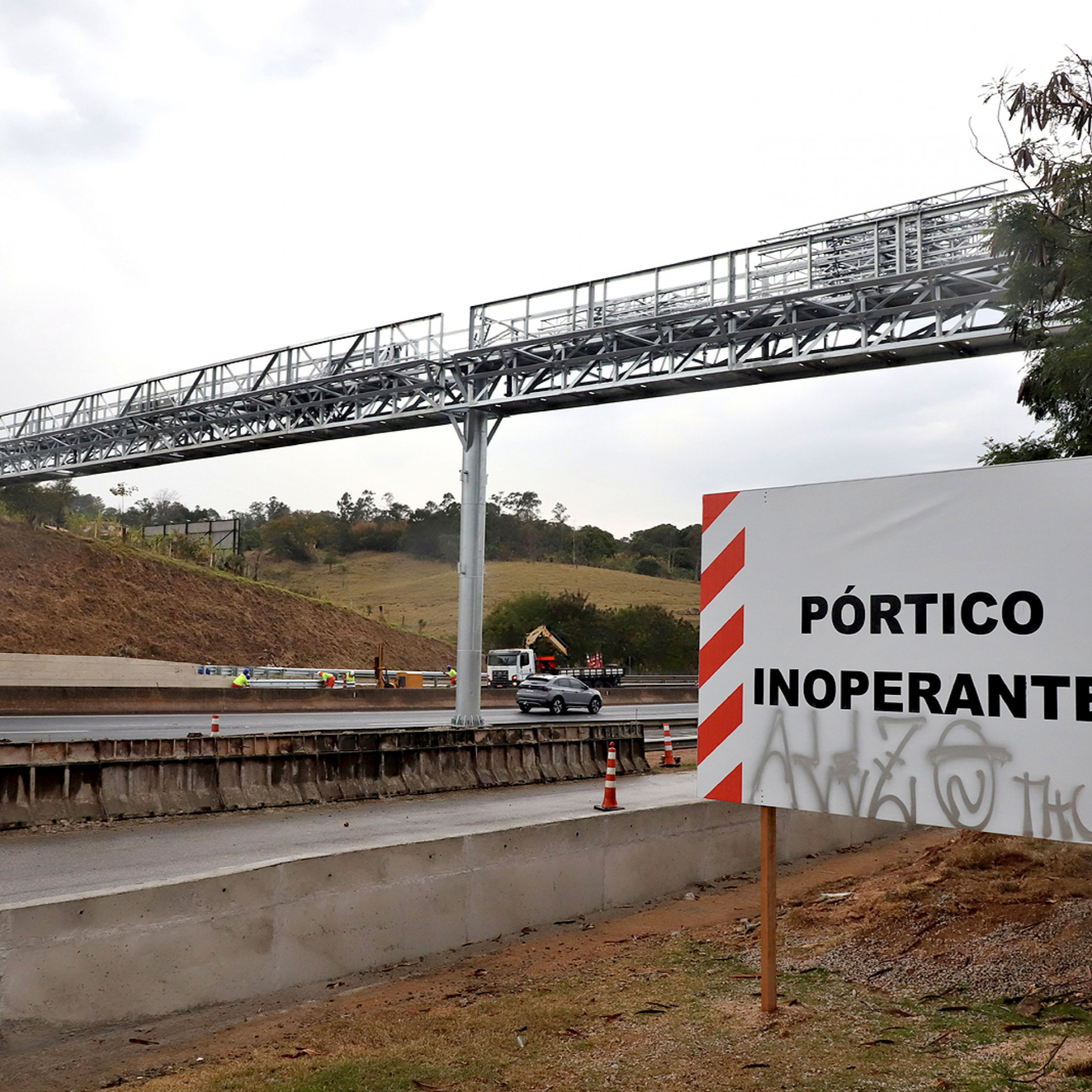 Pórticos instalados na Raposo Tavares servirão para monitoramento do trânsito episode artwork