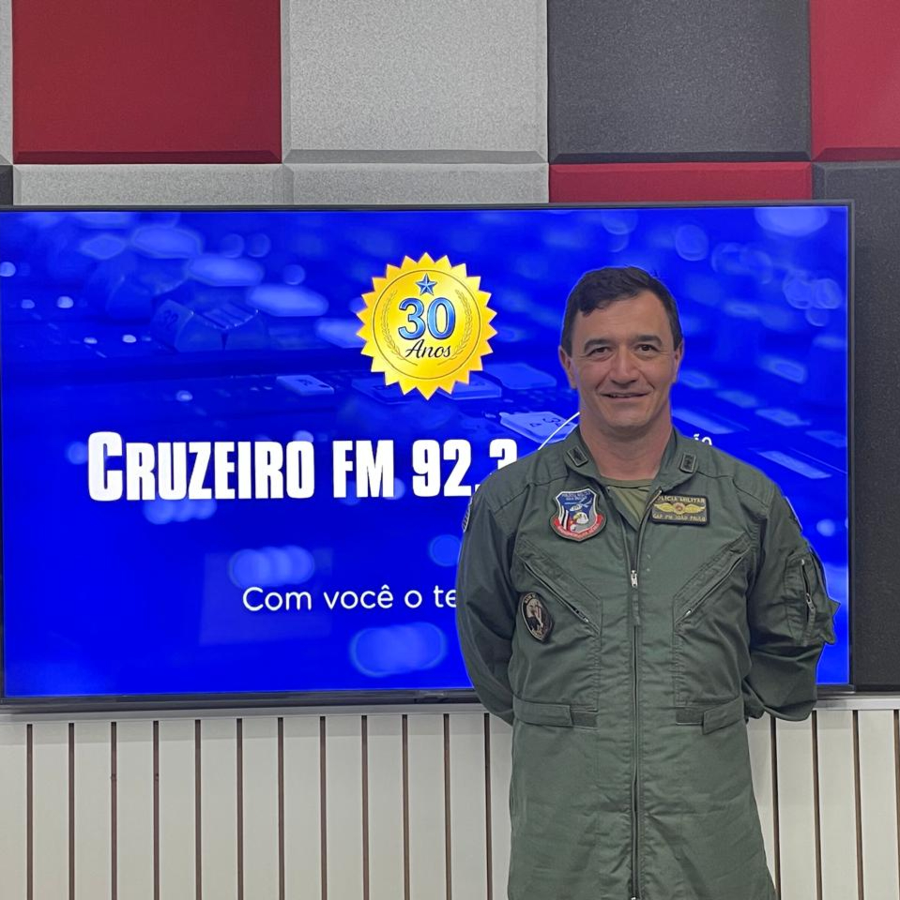 Piloto do Águia da Polícia Militar fala de como são feitos os resgates aéreos episode artwork