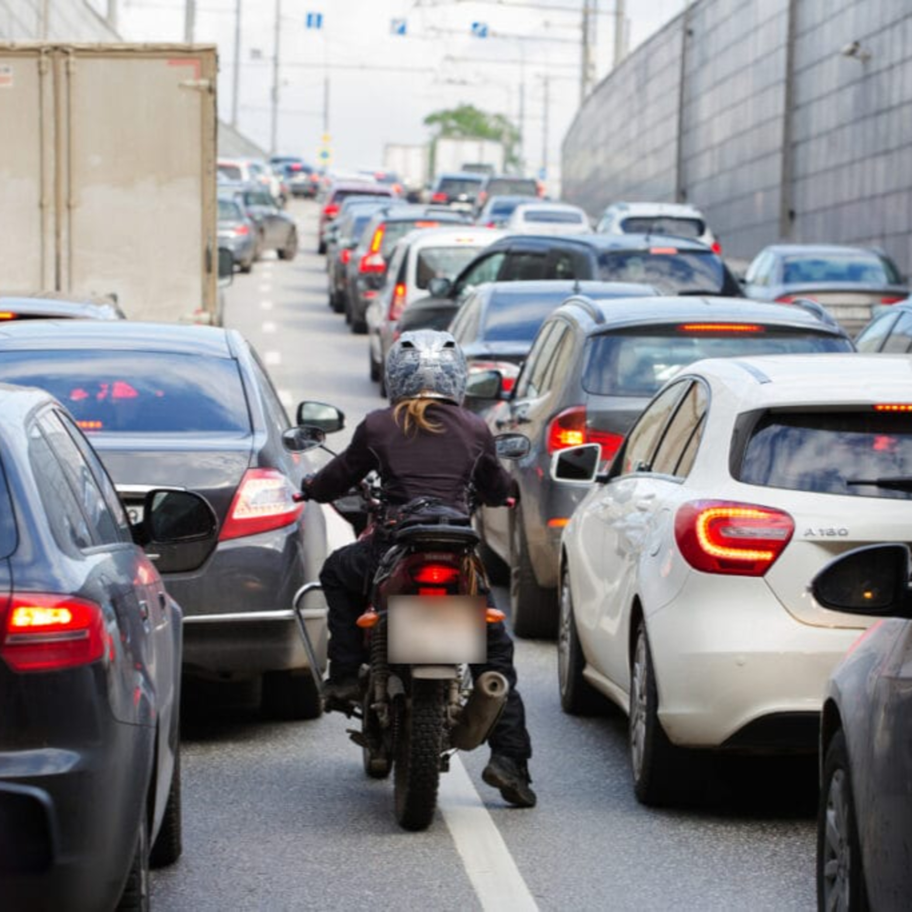 Mobilidade Urbana: Especialista explica como motociclistas devem utilizar os corredores sem risco episode artwork