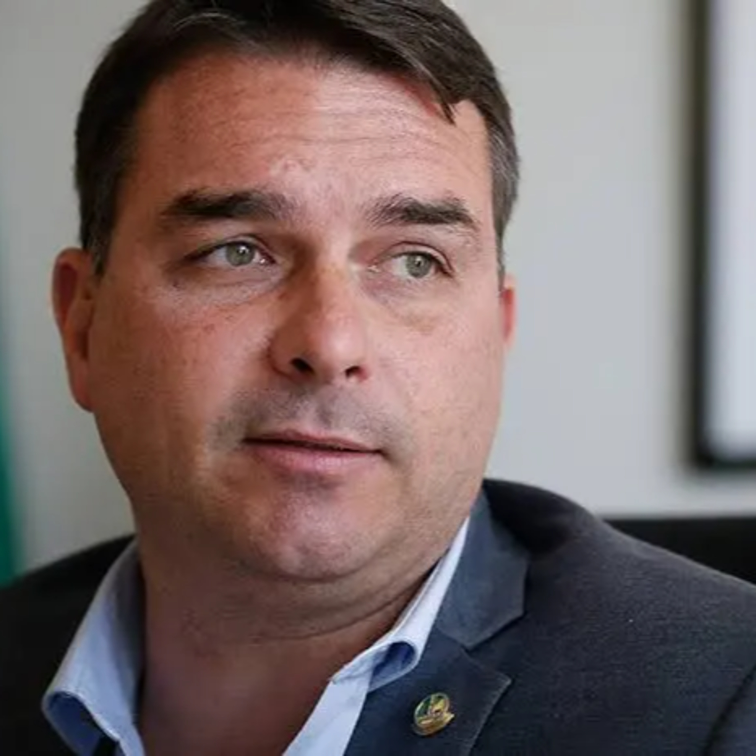 Poder e Política: Garcia comenta sobre viagens ao exterior do senador Flávio Bolsonaro episode artwork