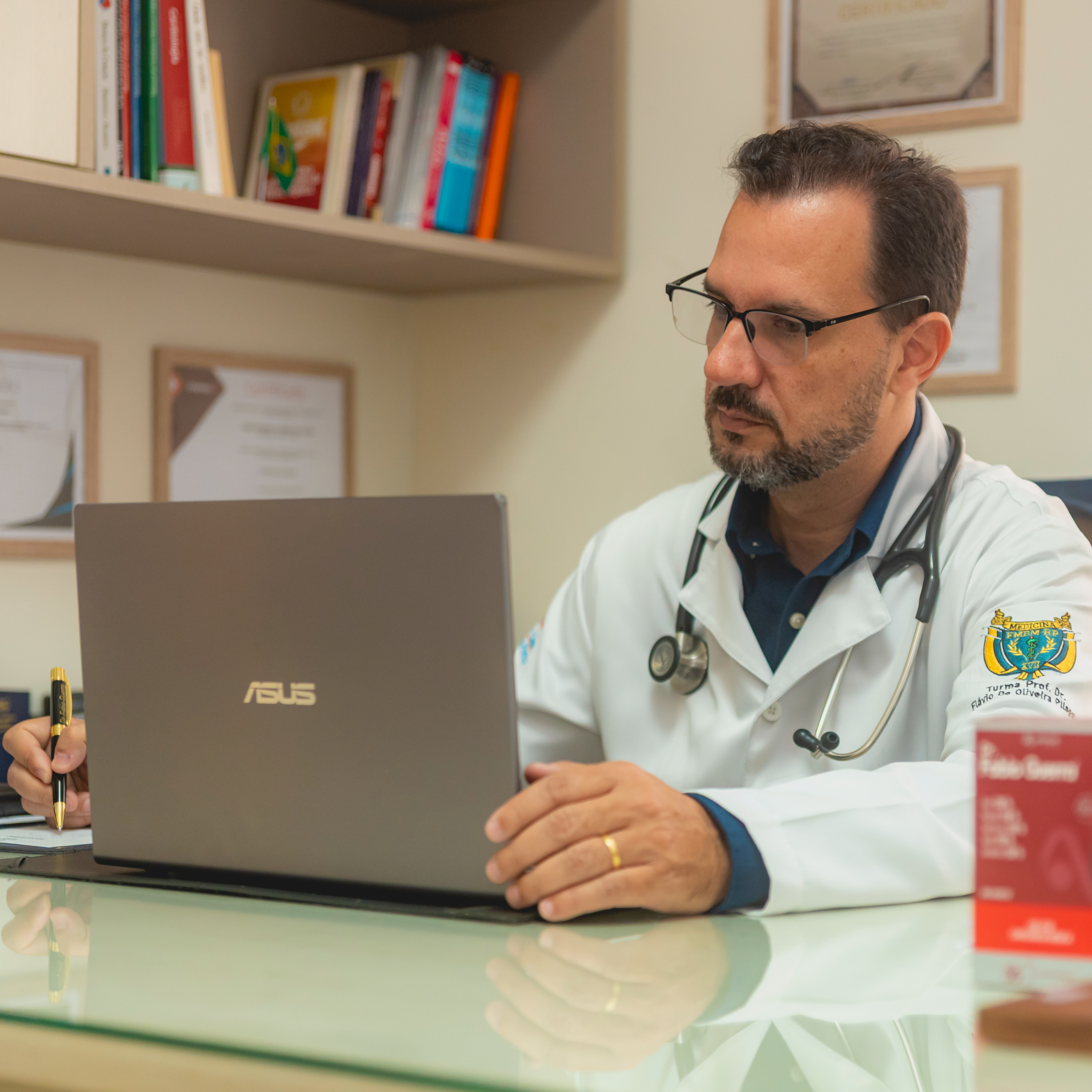 Médico Fábio Guerra lança livro que propõe reconexão entre medicina e espiritualidade episode artwork