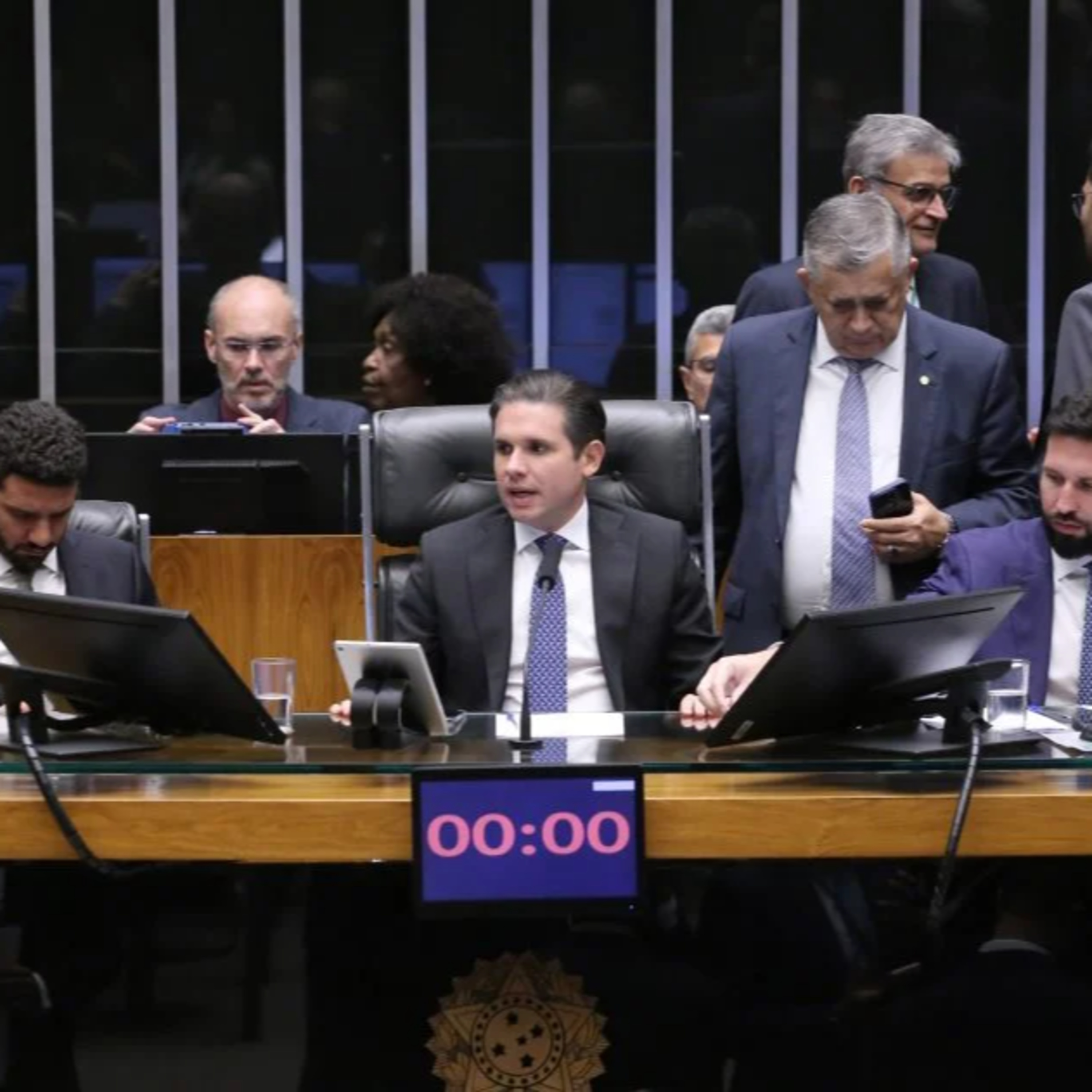 Economia e Negócios: Urgência para novo teto do MEI avança na Câmara e pode ampliar formalização episode artwork