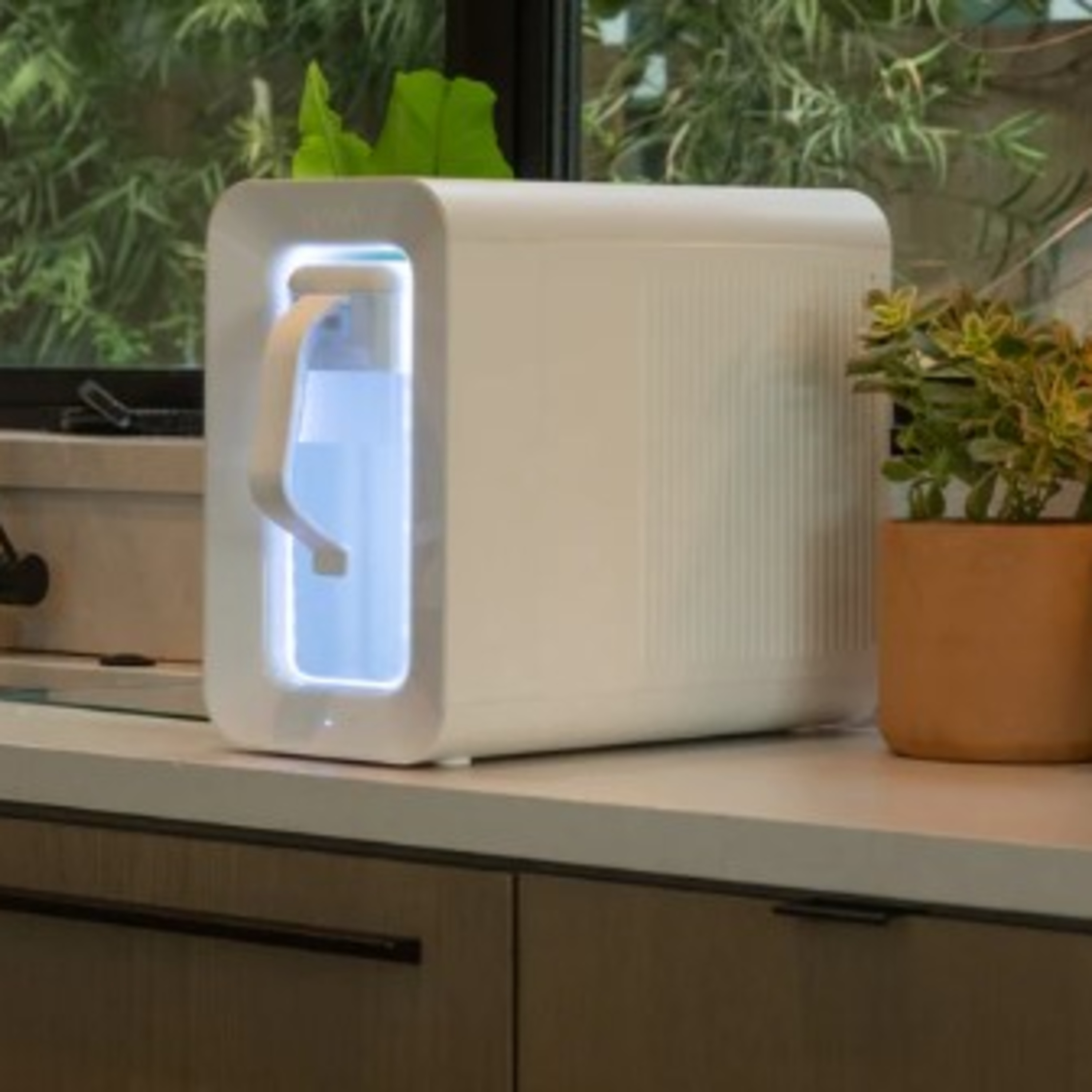 Techstination interview: What's unique about Spout countertop water from air system? episode artwork