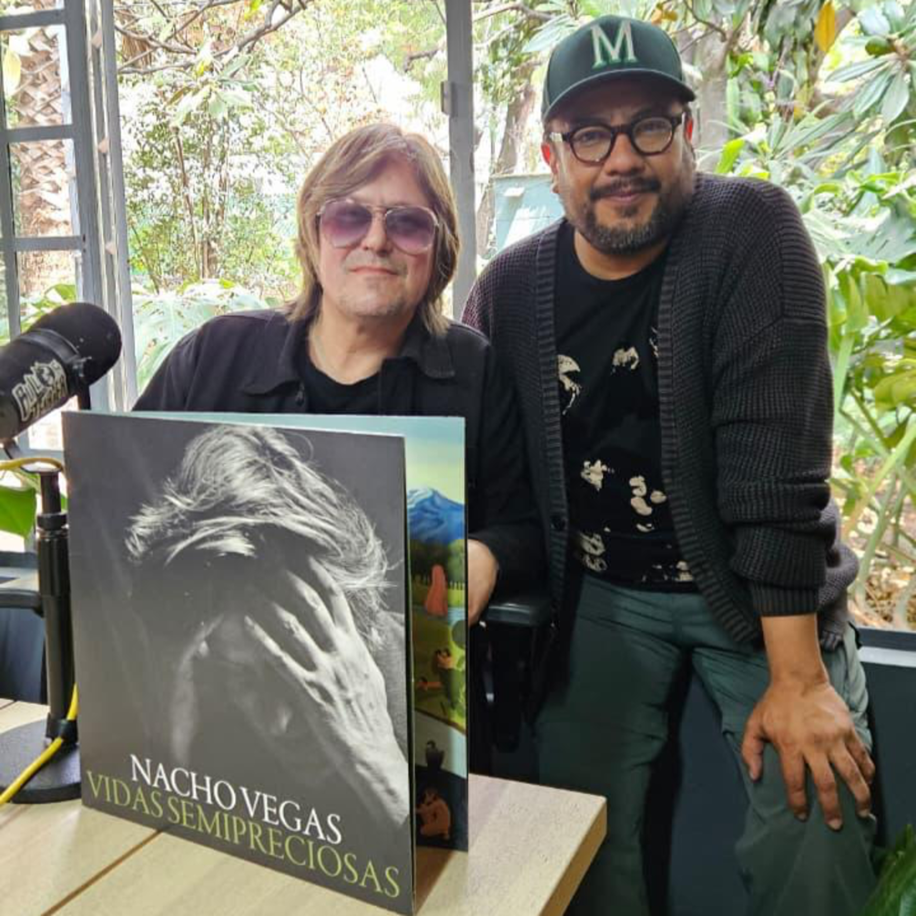 Nacho Vegas habla de “Vidas semipreciosas”, cantar en asturiano y que la música debe ser “permeable. episode artwork