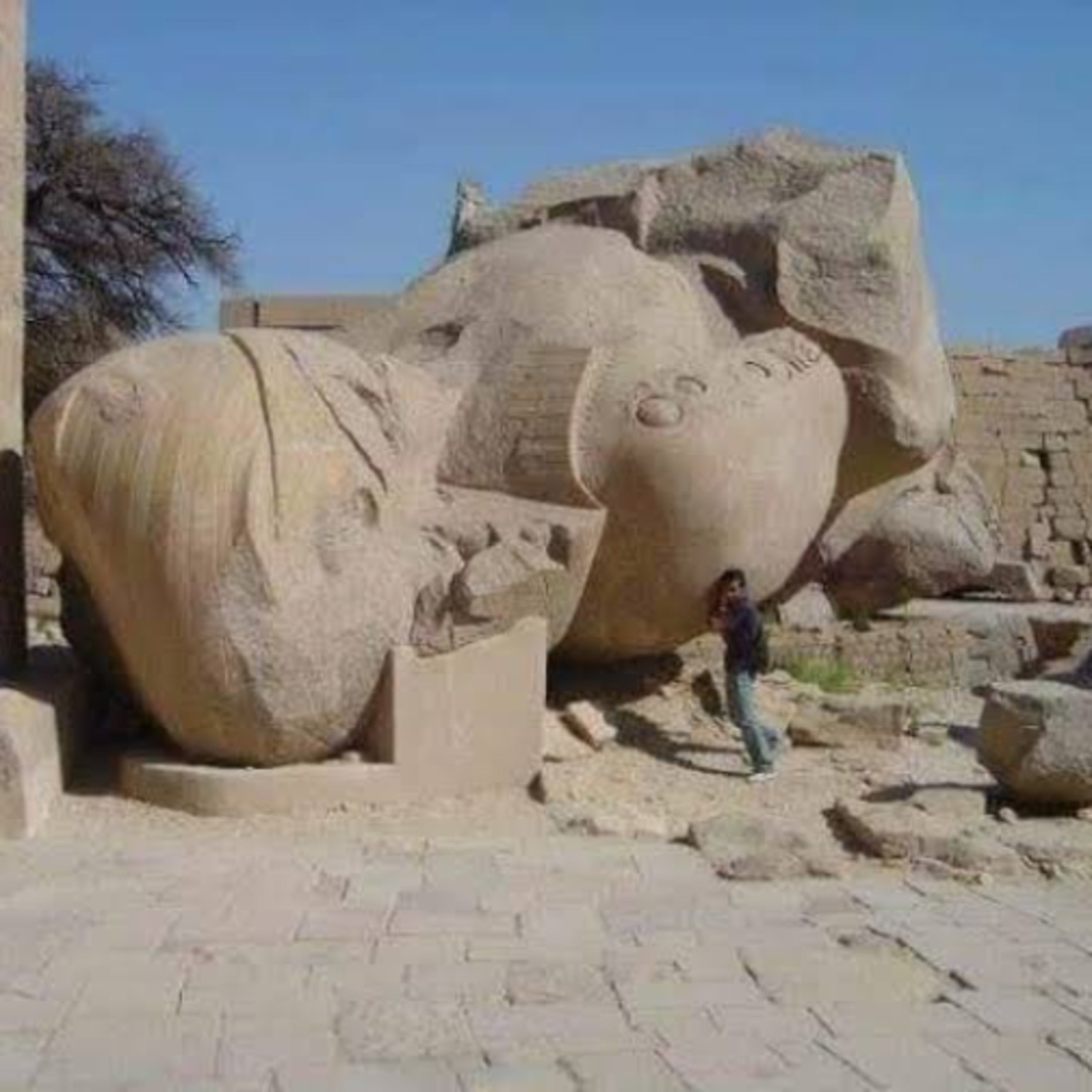 S2 أتقل تمثال في مصر