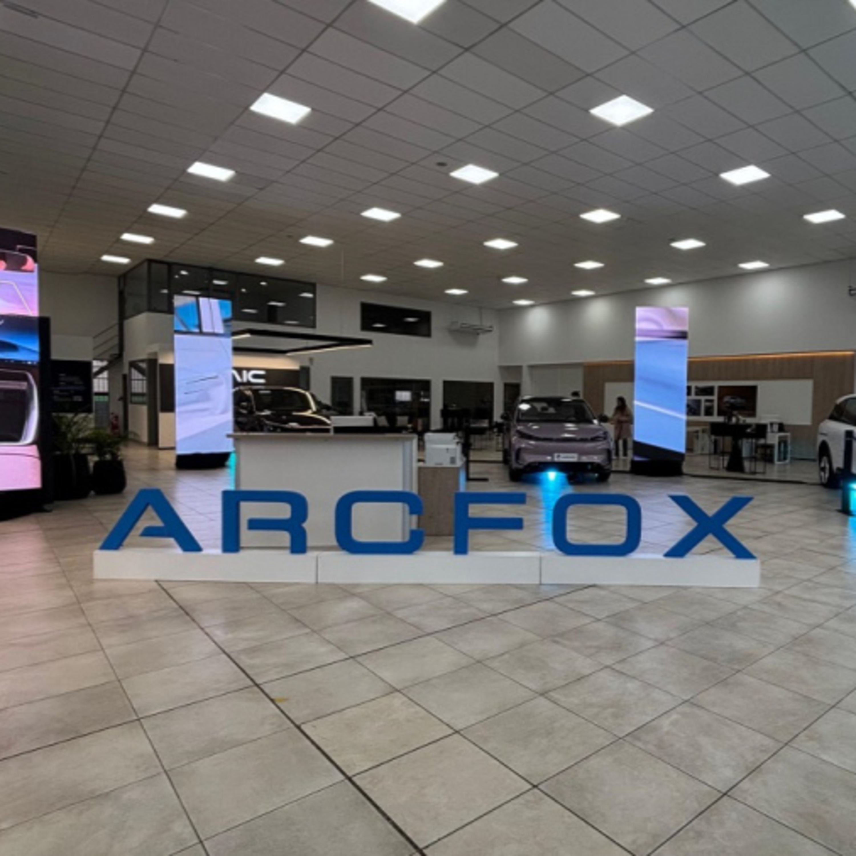 Grupo Lorenzo presentó Arcfox en Mendoza y apuesta por la movilidad eléctrica de lujo episode artwork