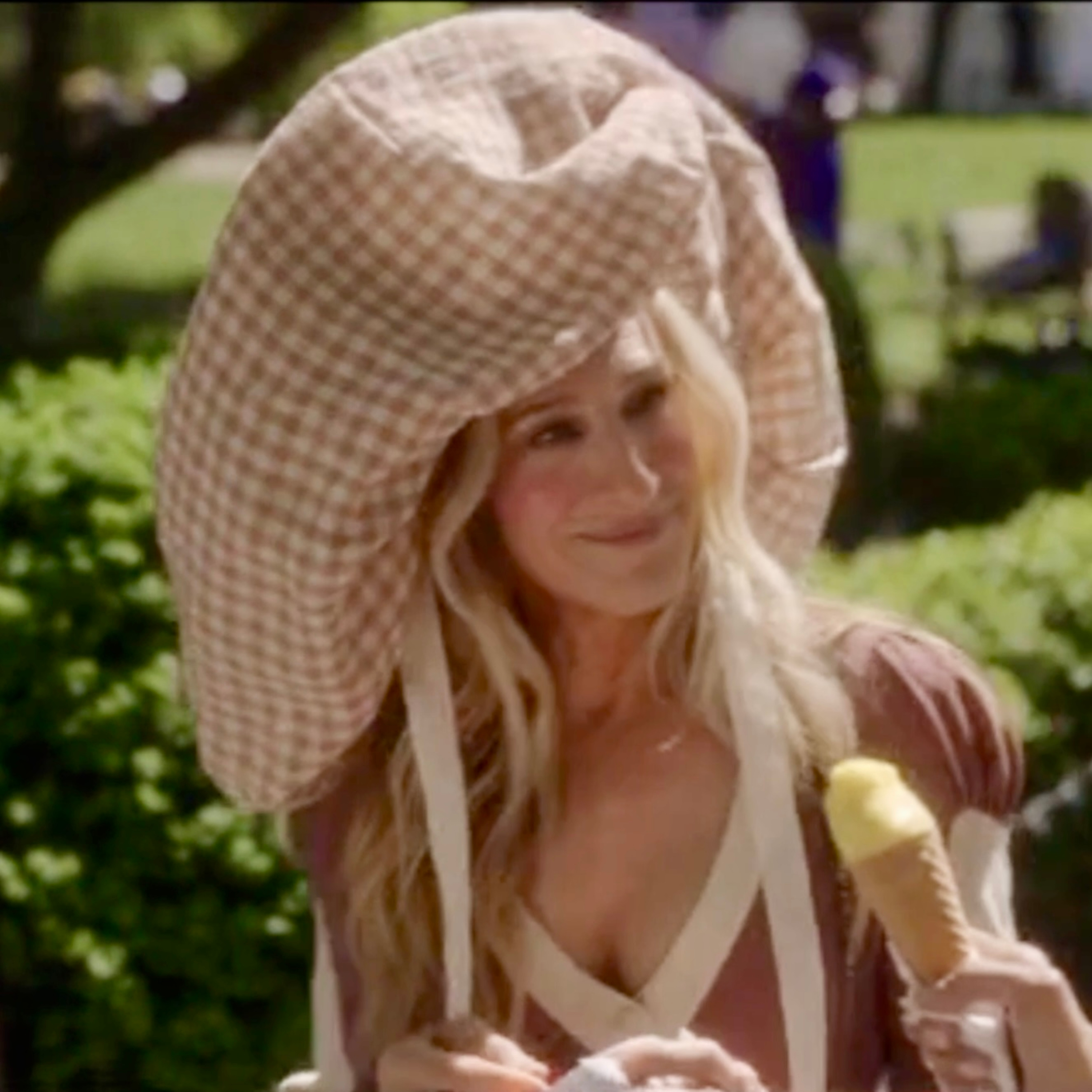 cover of episode "Outlook Good" And Just Like That... (S3, E1) Carrie wears a hat!
