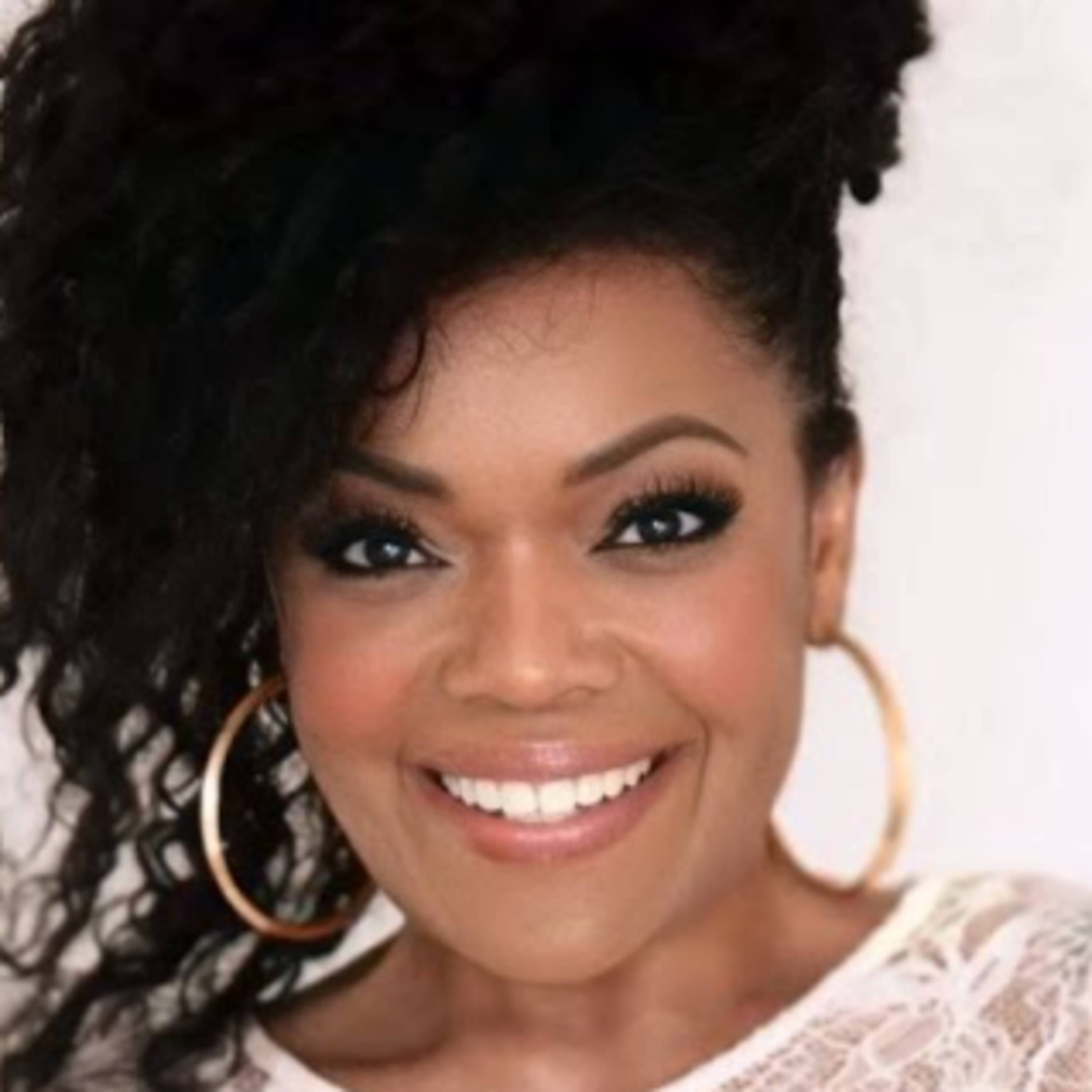 Yvette Nicole Brown Talks Star Wars, Community, Malcom Jamal Warner & MORE!!