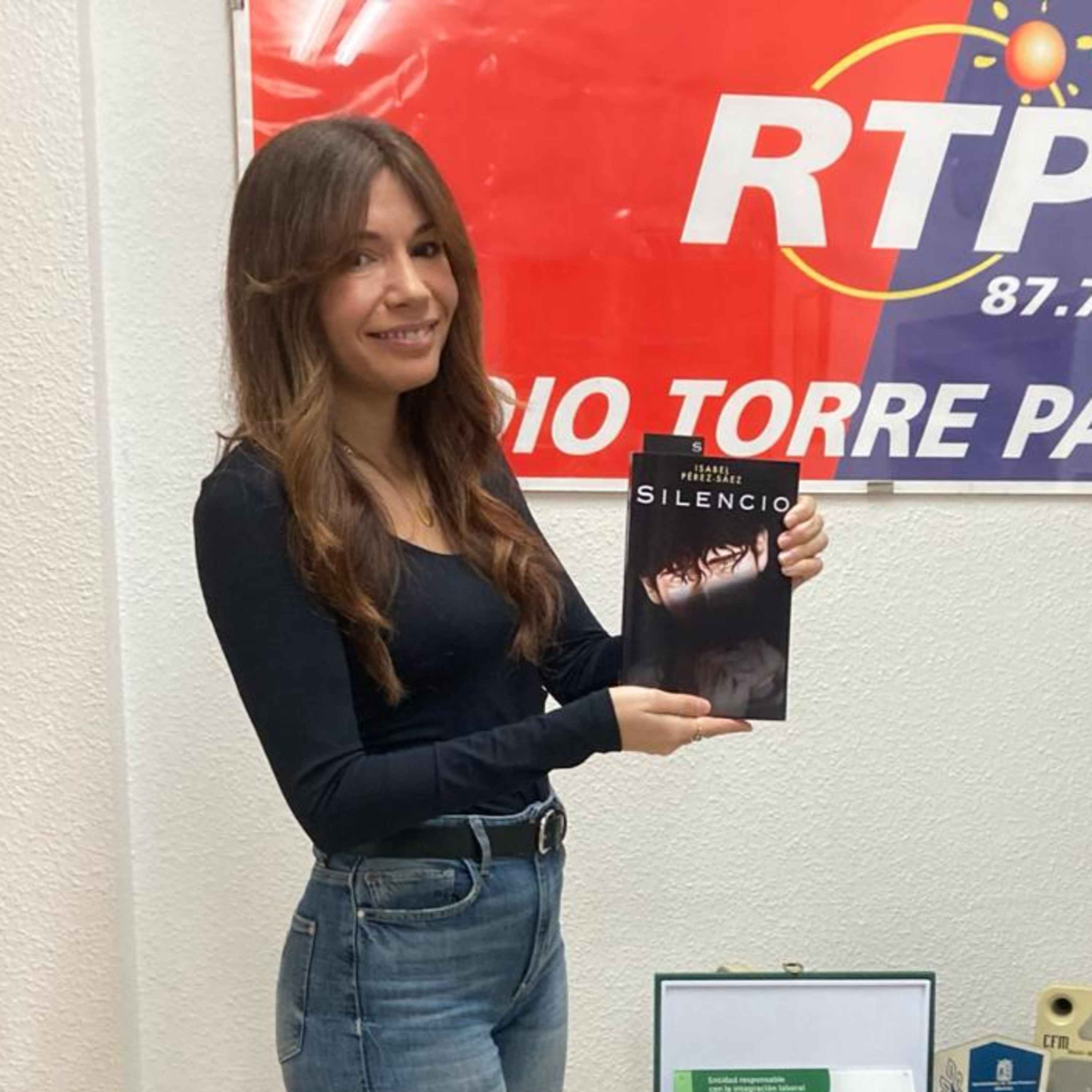 2024-02-20 Entrevista a la Pachequera Isabel Pérez Sáez que nos presenta su novela SILENCIO episode artwork