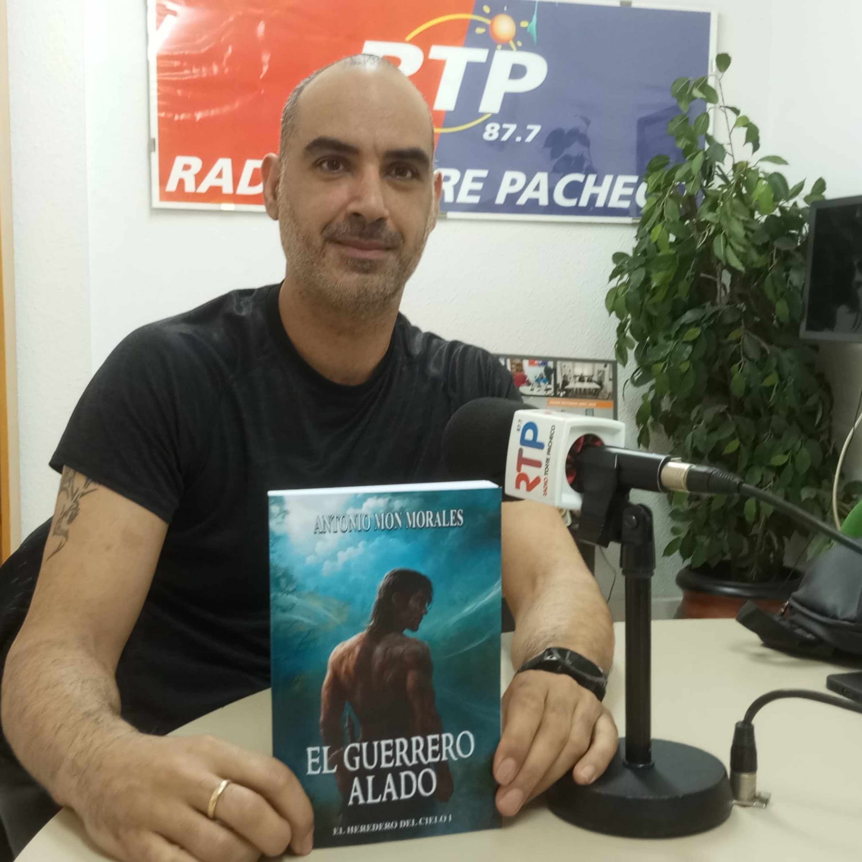 EL ESCRITOR, ANTONIO MON, HA ANUNCIADO LA PRÓXIMA PUBLICACIÓN DE SU DECIMOSÉPTIMA NOVELA Y EL RODAJE DE UN LARGOMETRAJE episode artwork