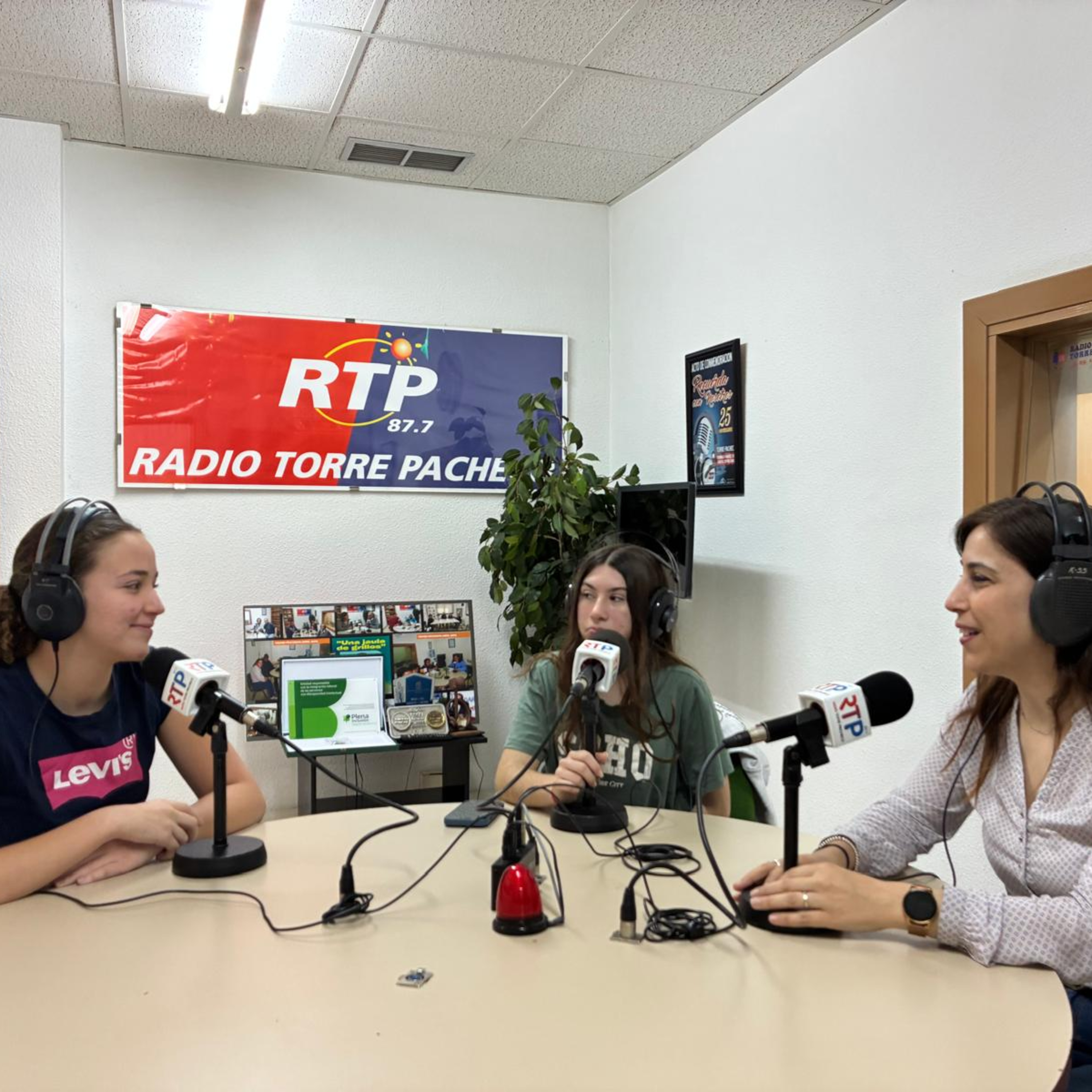 DIEZ ALUMNOS DEL CEIP BAS NUESTRA SEÑORA DE LOS DOLORES VIVEN SU EXPERIENCIA ERASMUS + EN BOLONIA episode artwork