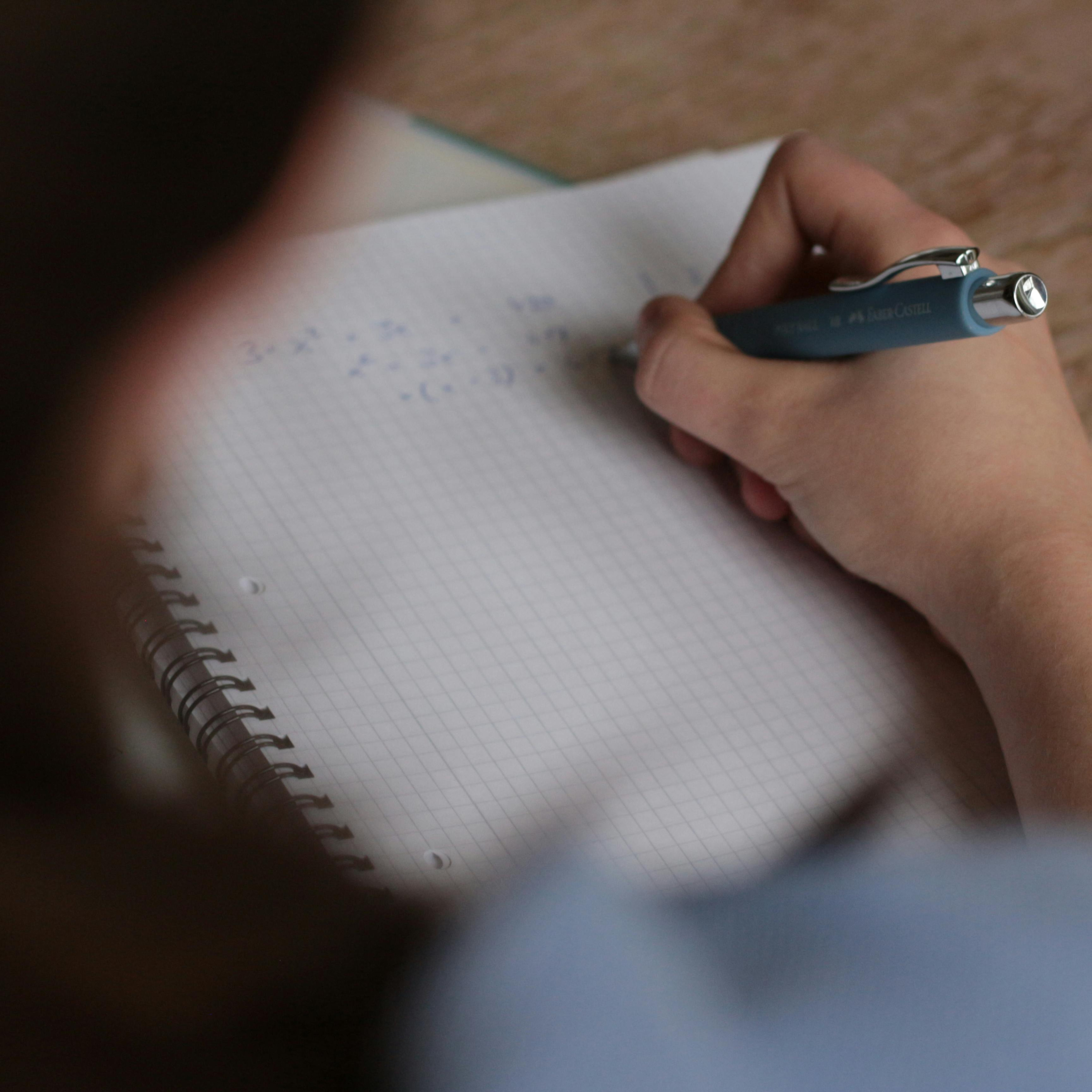 Pensamiento Gerencial: ¿Debo entrenar al personal o recurrir a la consultoría?
