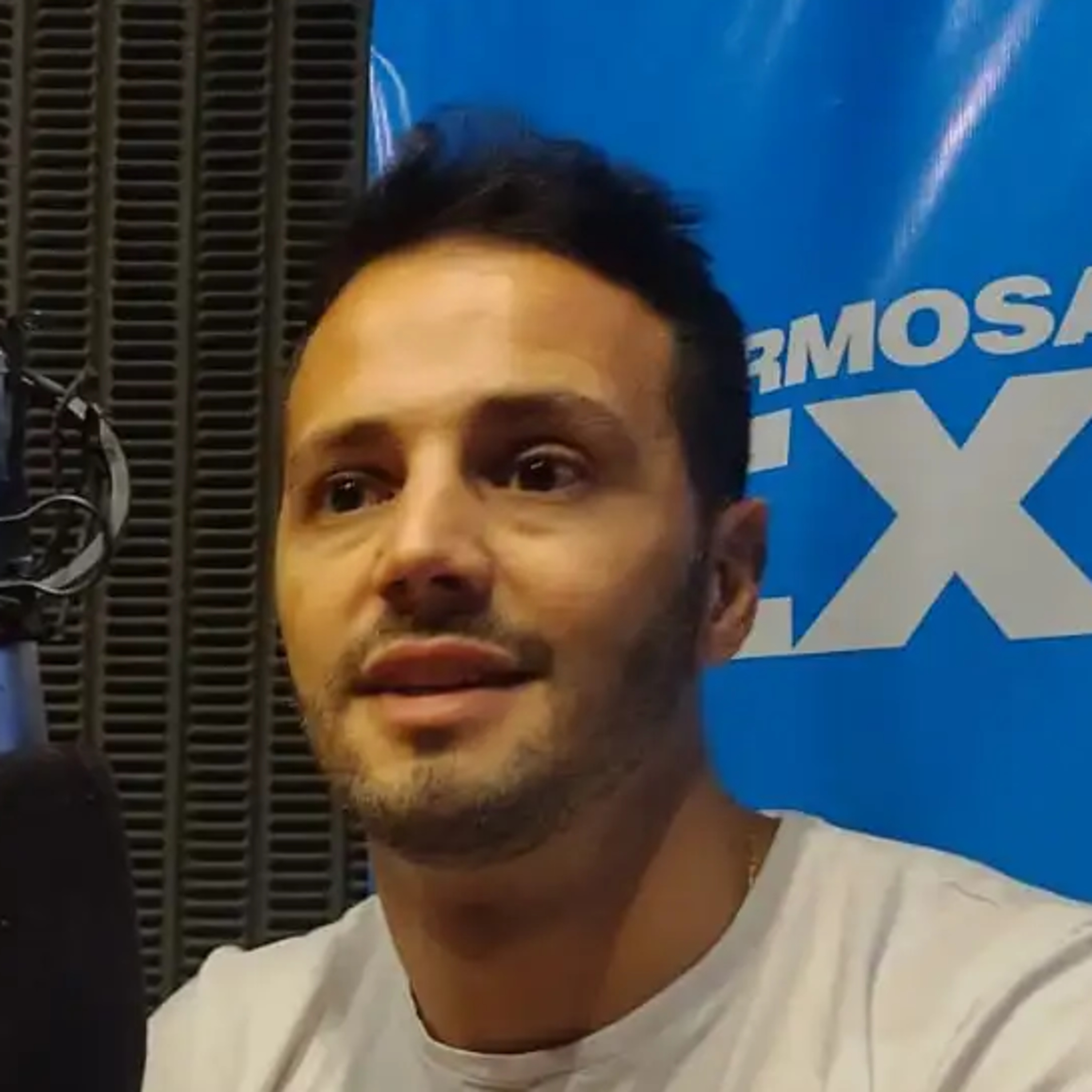 Portada de Algo está pasando Formosa