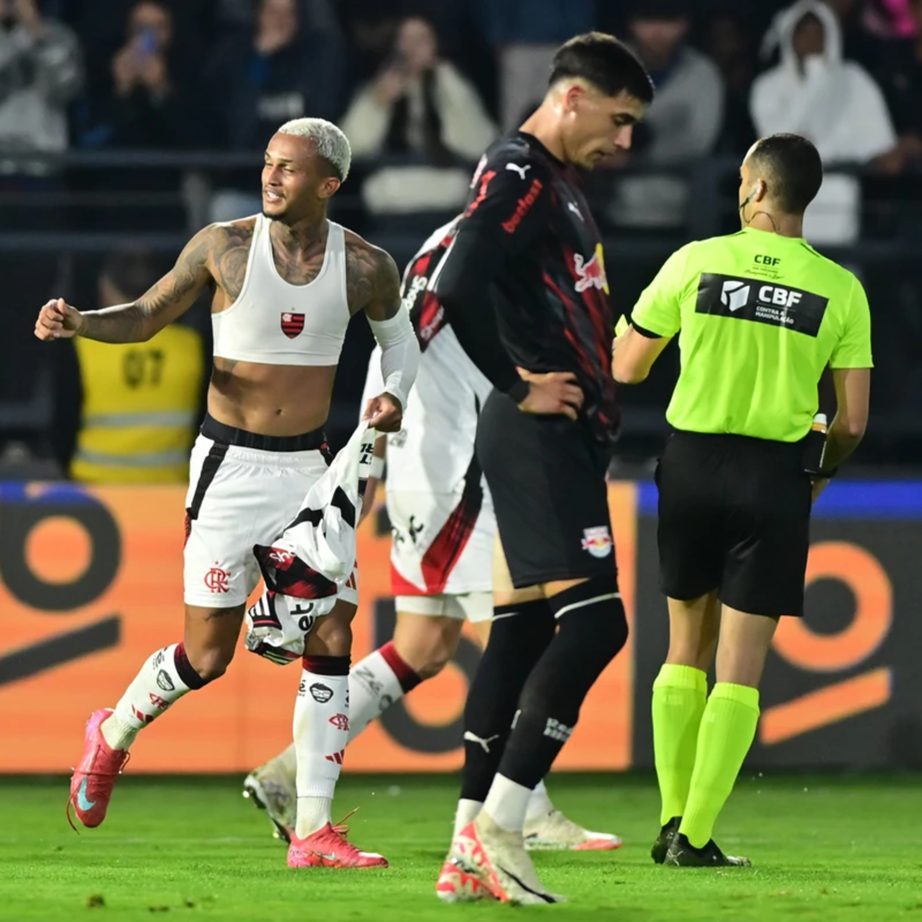 Flamengo vence Bragantino e se aproxima da liderança do Brasileirão